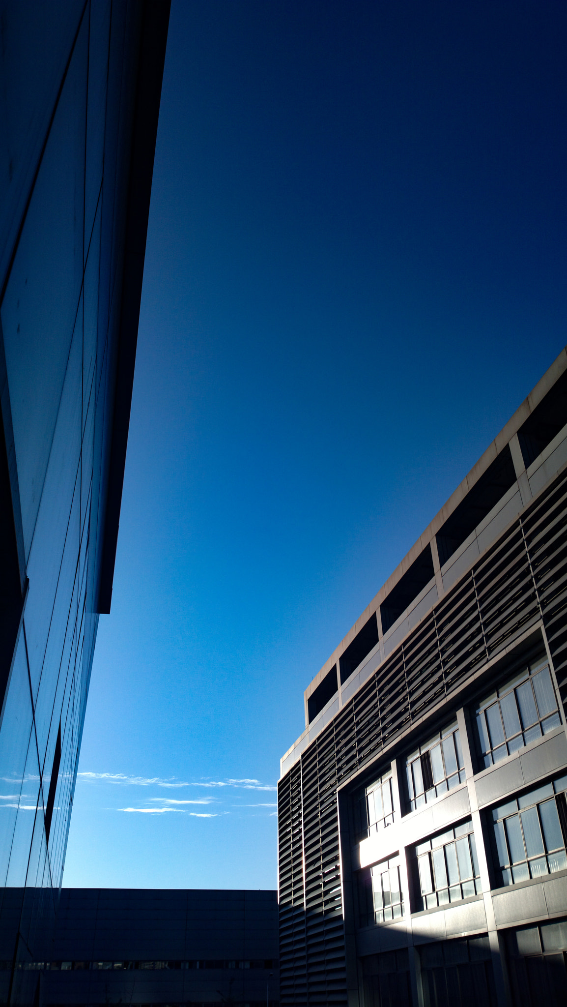 Nokia 808 sample photo. Blue sky photography