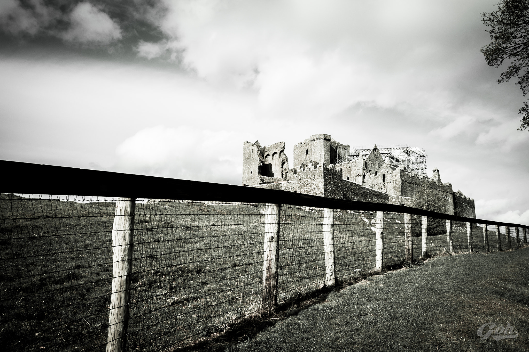 Olympus OM-D E-M5 II + Panasonic Lumix G 14mm F2.5 ASPH sample photo. Ireland historic castle photography