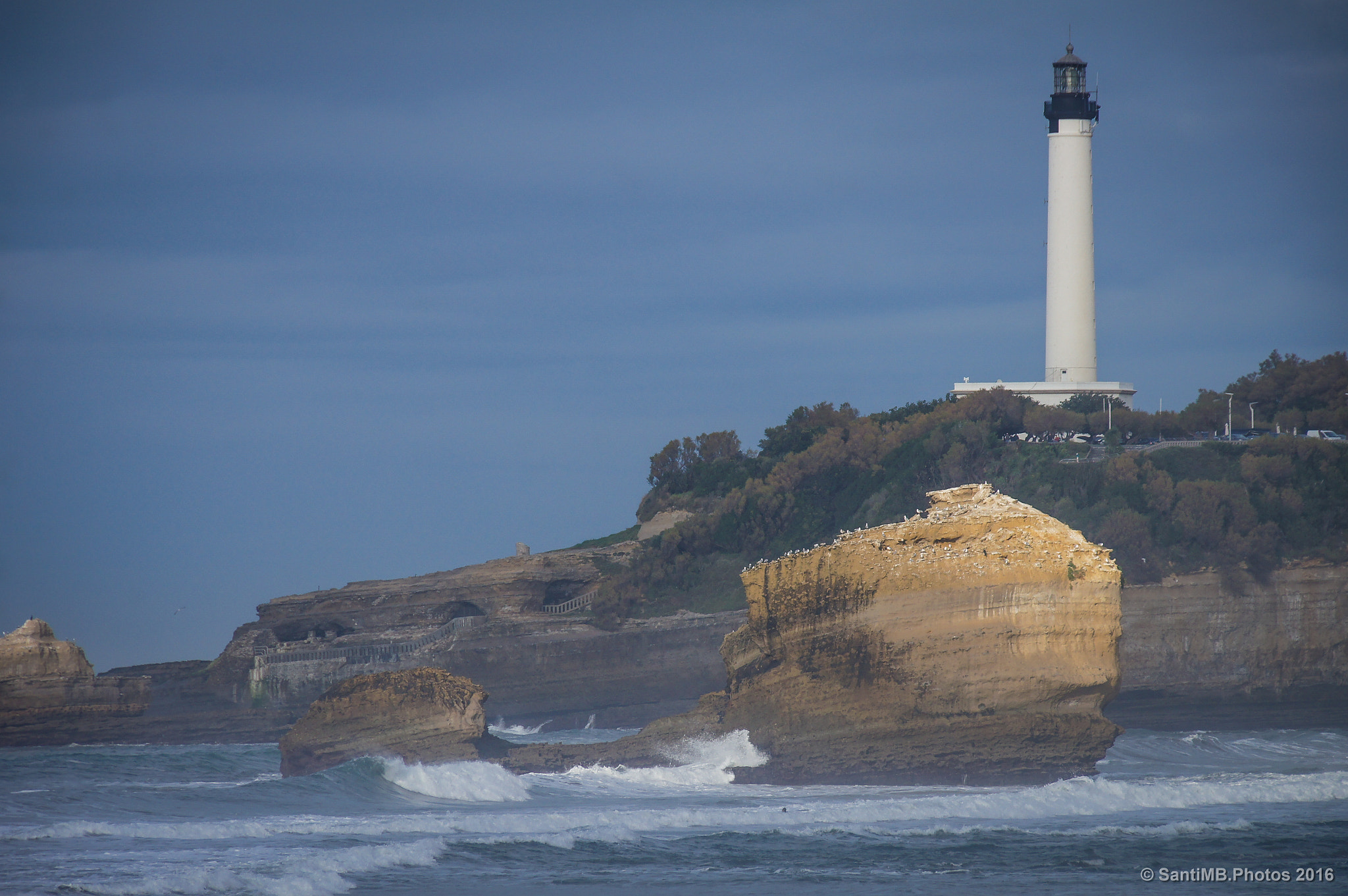Sony Alpha DSLR-A580 sample photo. Le phare et la roche des mouettes photography