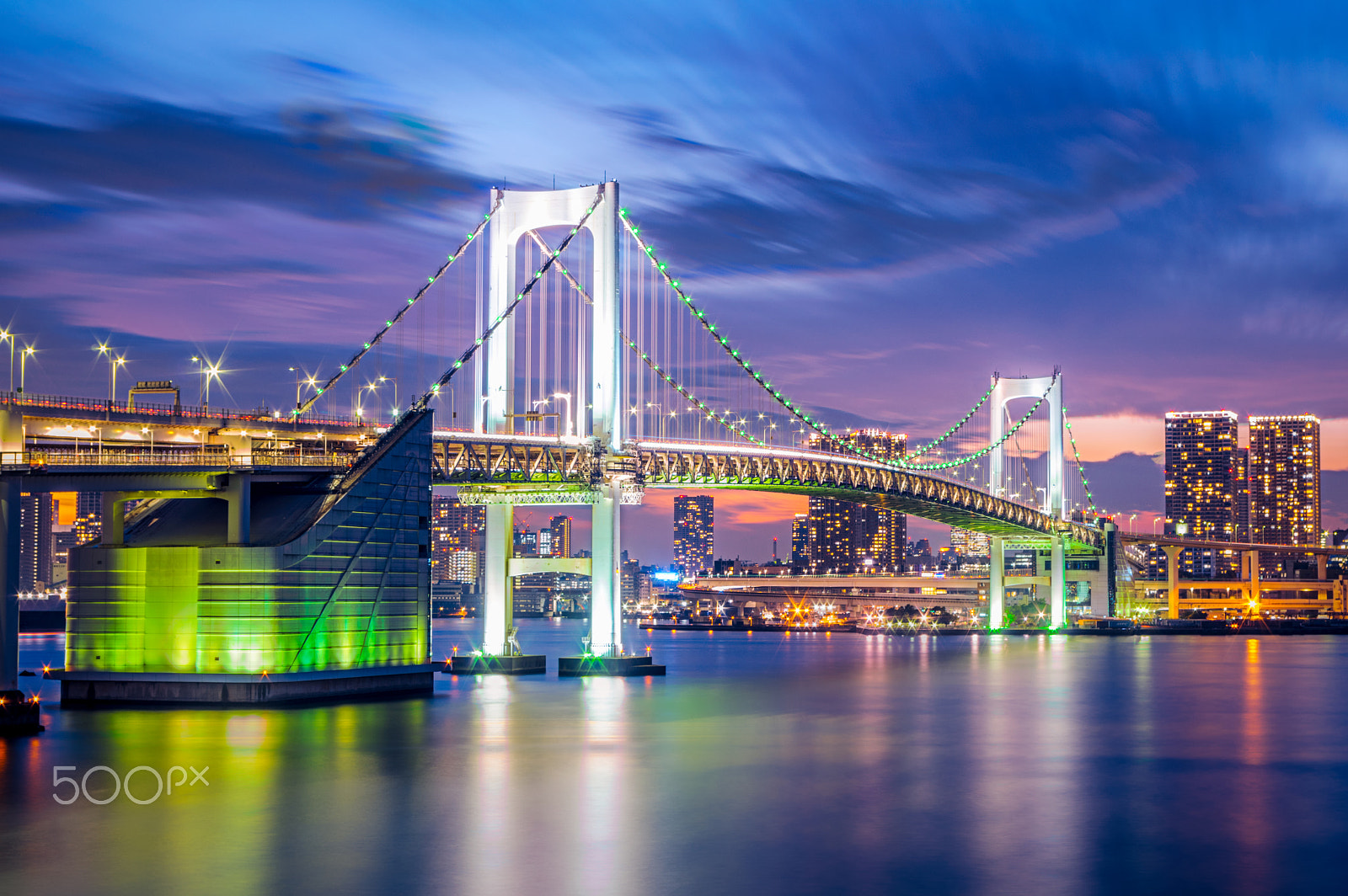 Pentax smc DA 18-55mm F3.5-5.6 AL WR sample photo. White brights in twilight, tokyo rainbow bridge photography