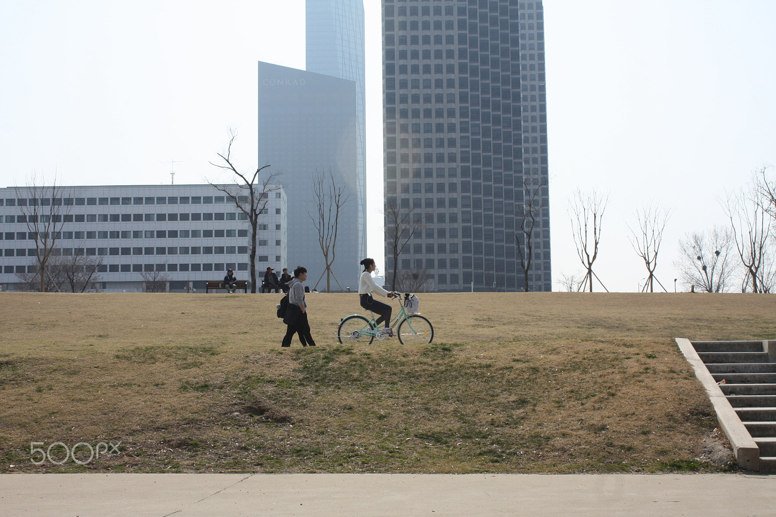 Canon EOS 450D (EOS Rebel XSi / EOS Kiss X2) + Canon EF 28mm F2.8 sample photo. Walking around seoul photography