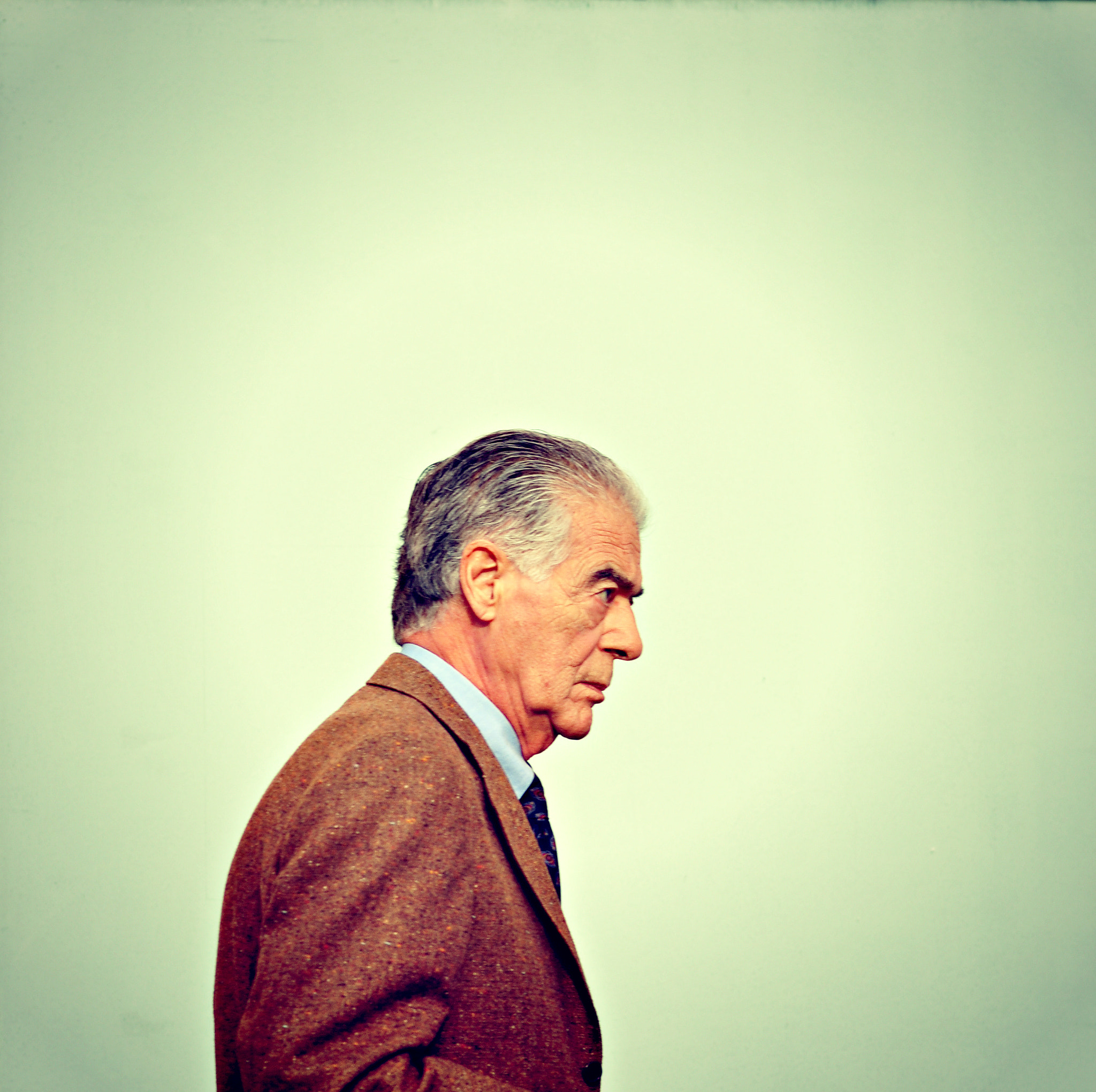Nikon D90 + Nikon AF Nikkor 85mm F1.8D sample photo. Man on the street, rome photography