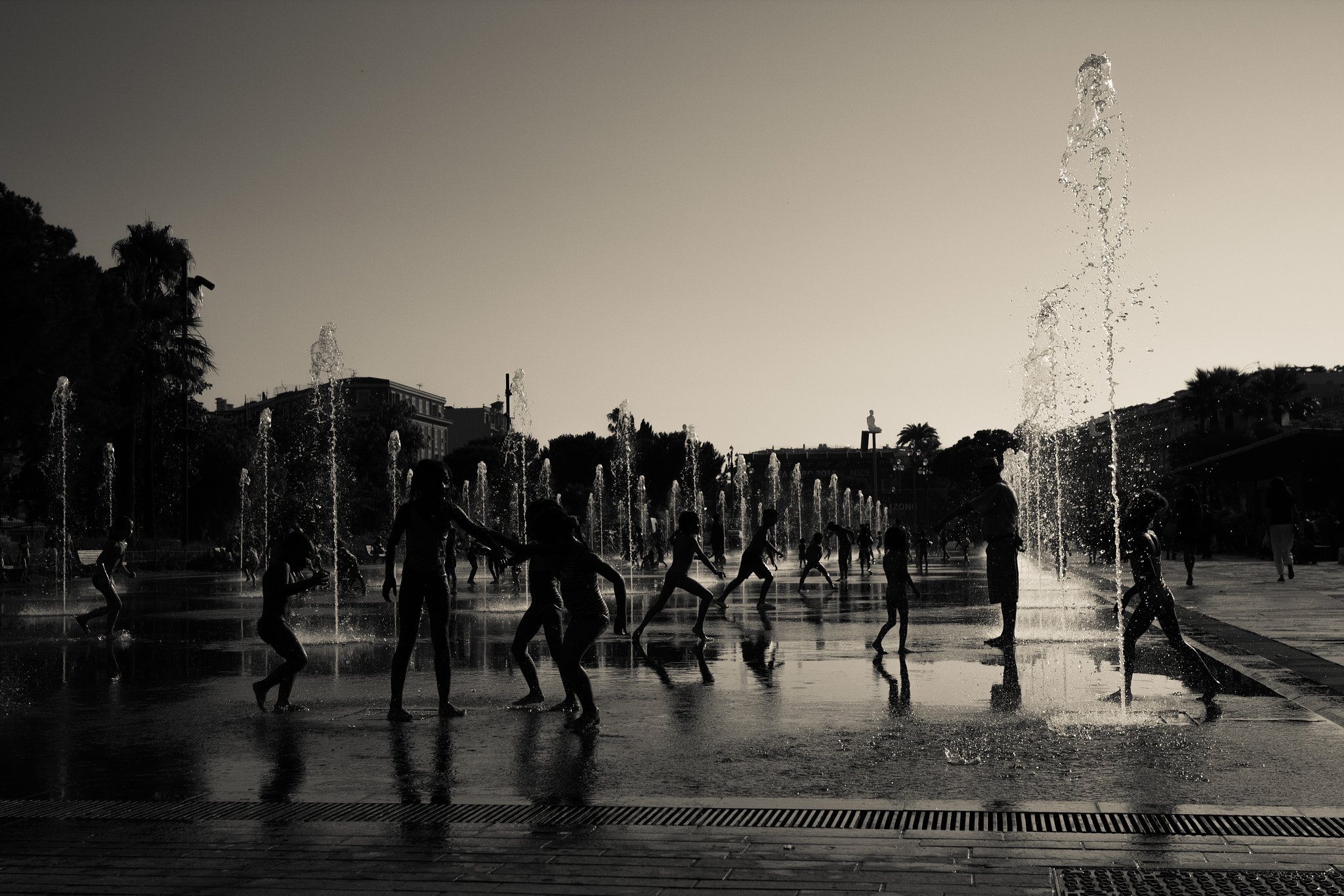 Canon EF 16-35mm F4L IS USM sample photo. Promenade du paillon. photography