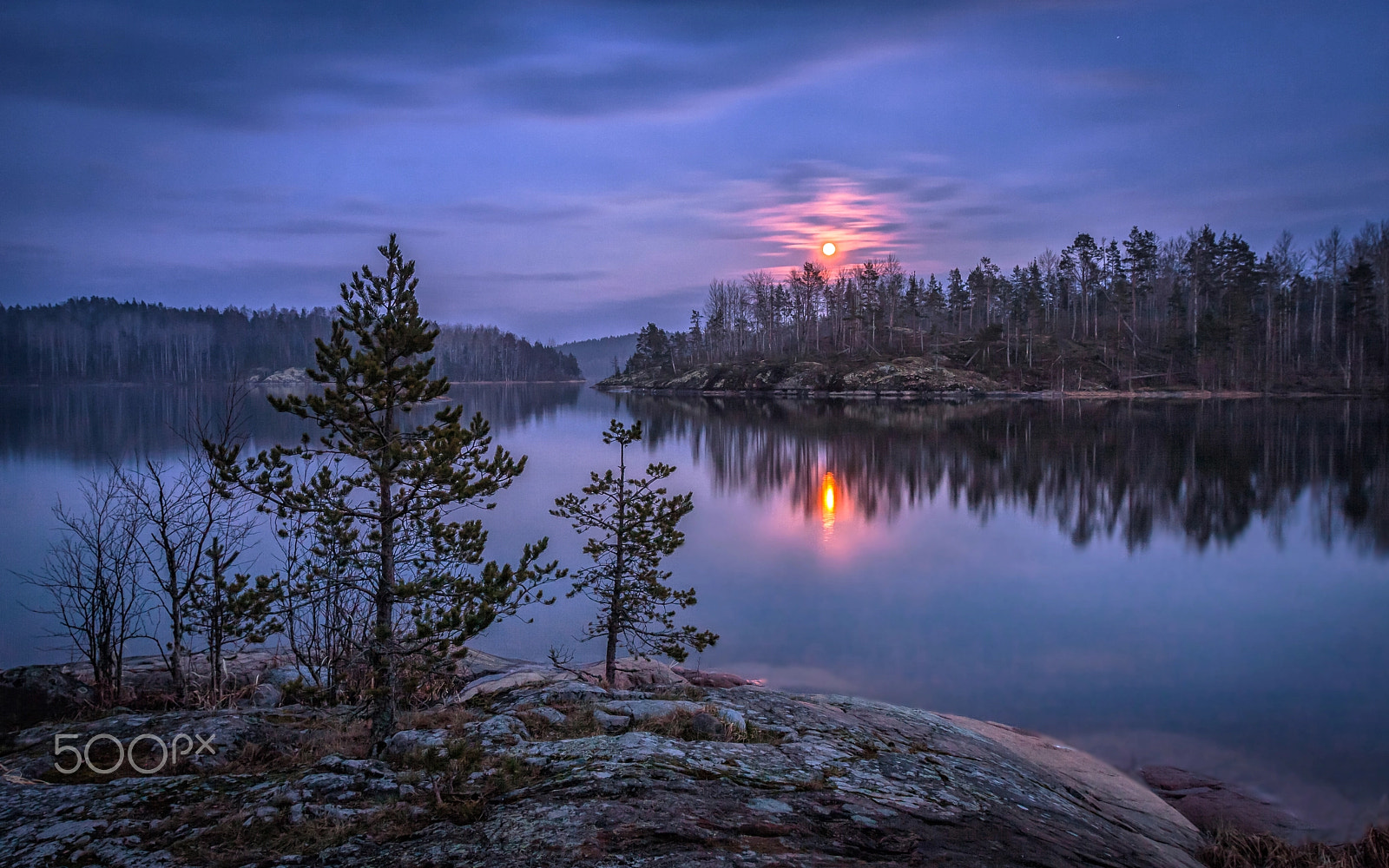 Canon EF 16-35mm F2.8L II USM sample photo. The full moon in the ladoga skerries. photography