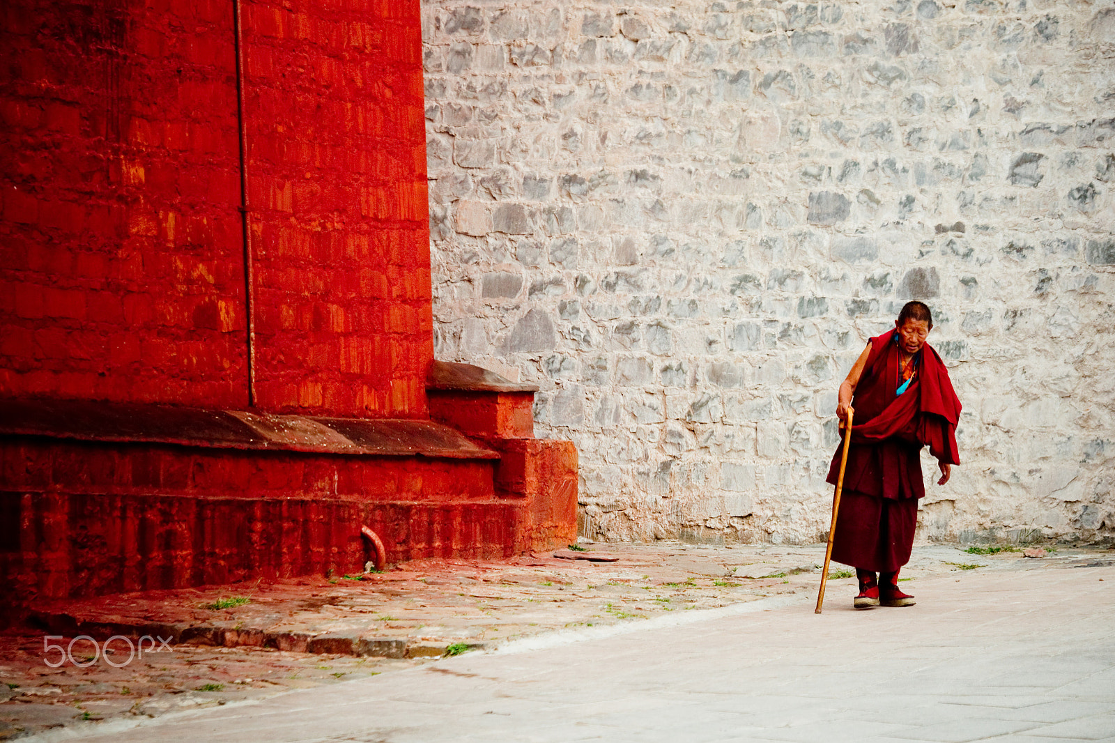 Panasonic Lumix G X Vario 35-100mm F2.8 OIS sample photo. Monk in tashilhunpo monastery shigatse tibet yantra.lv photography