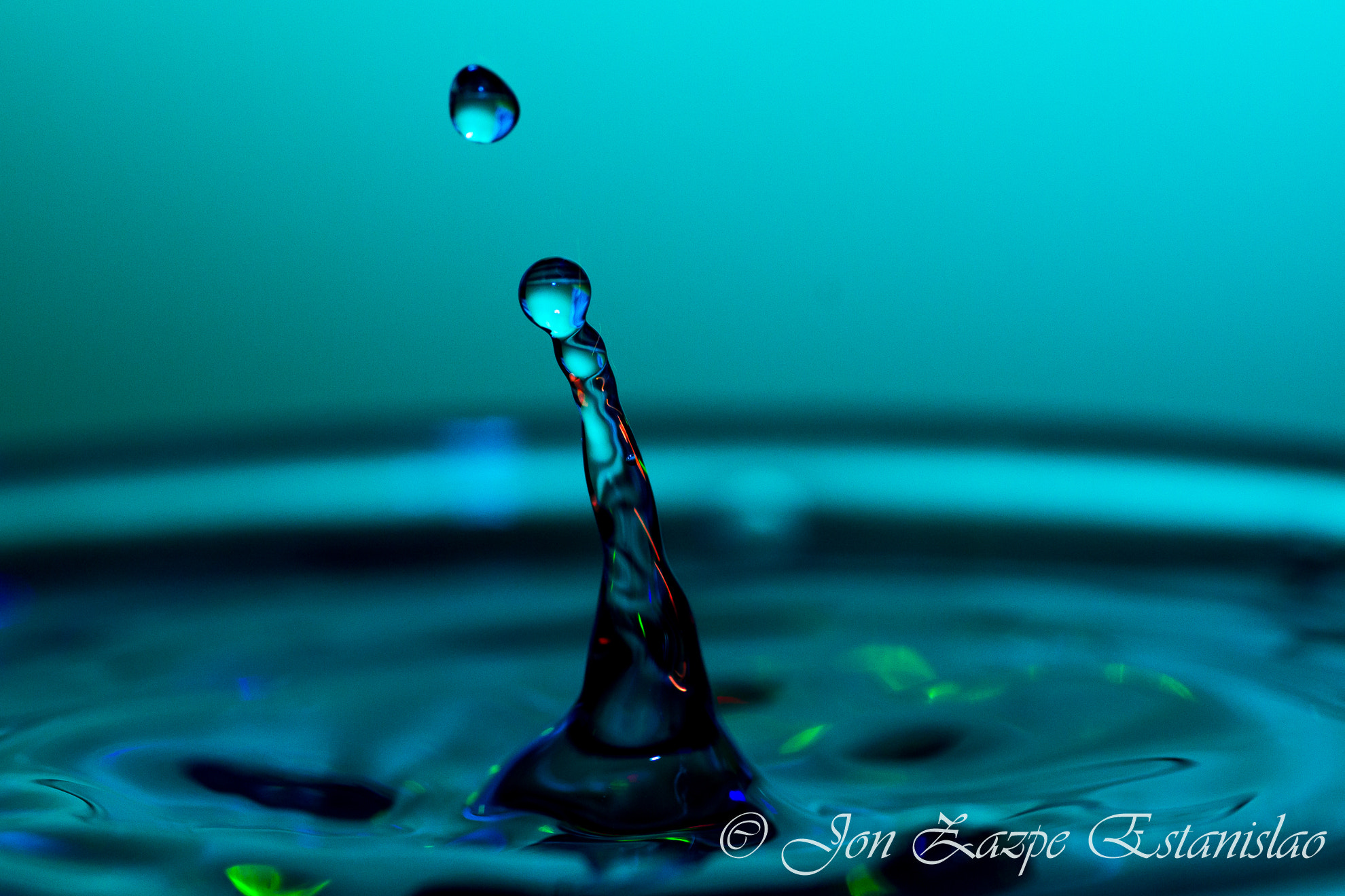 Canon EOS 7D + Sigma 105mm F2.8 EX DG Macro sample photo. Water drop photography