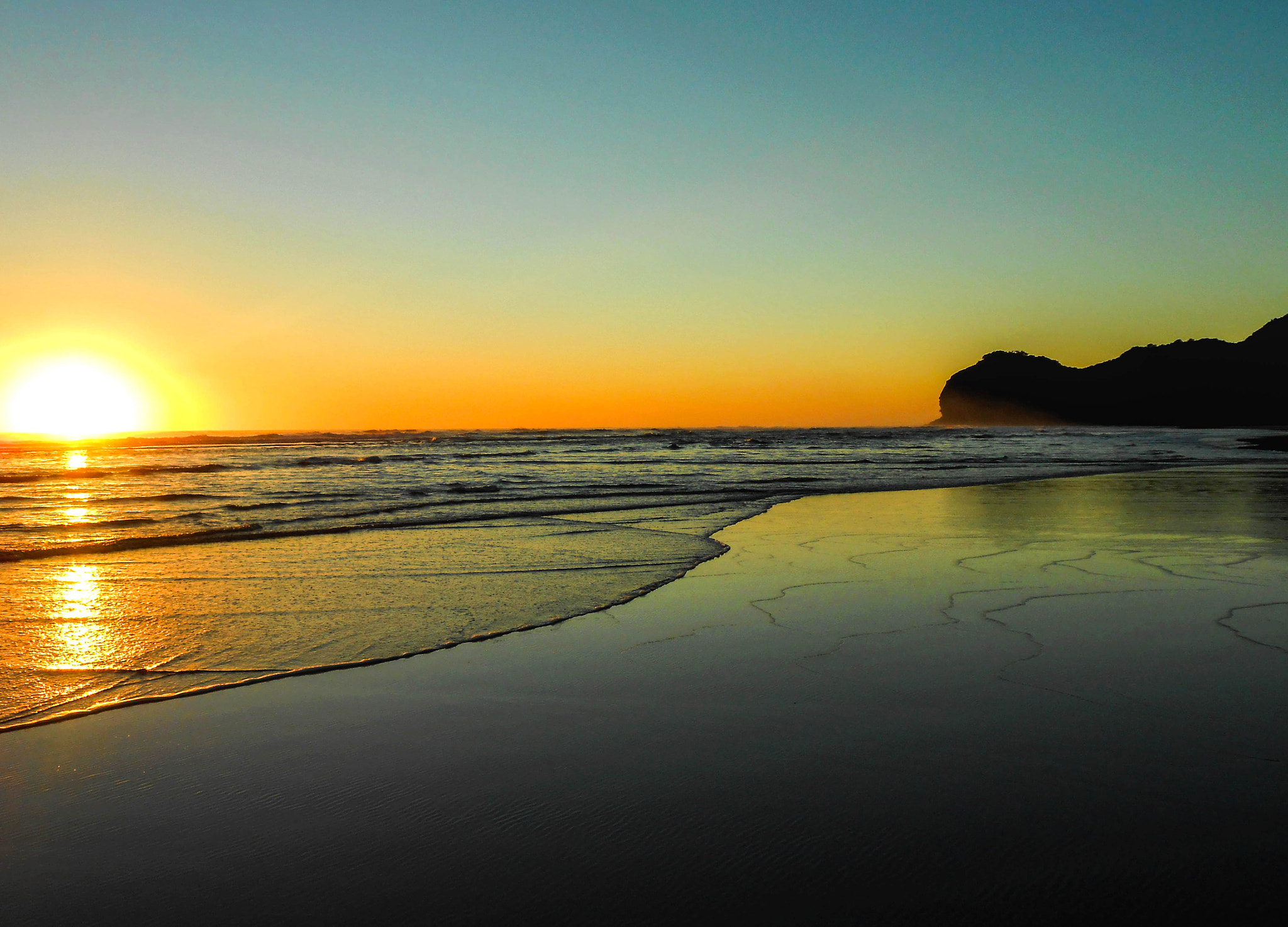 Nikon COOLPIX S4200 sample photo. Piha beach - new zealand photography