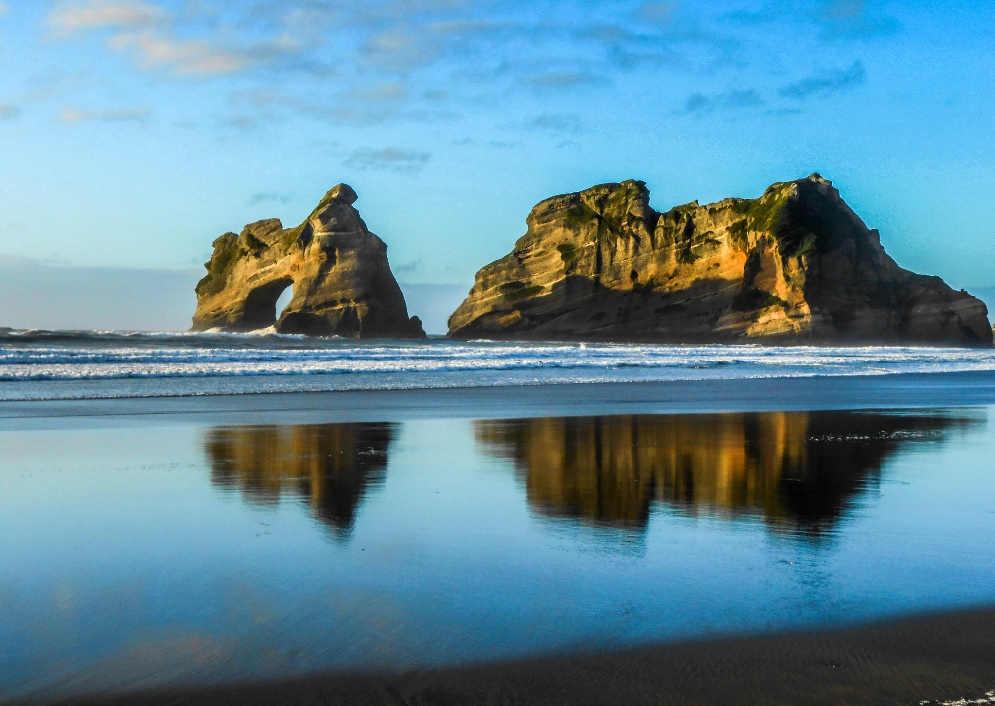 Nikon COOLPIX S4200 sample photo. Wharariki beach - new zealand photography