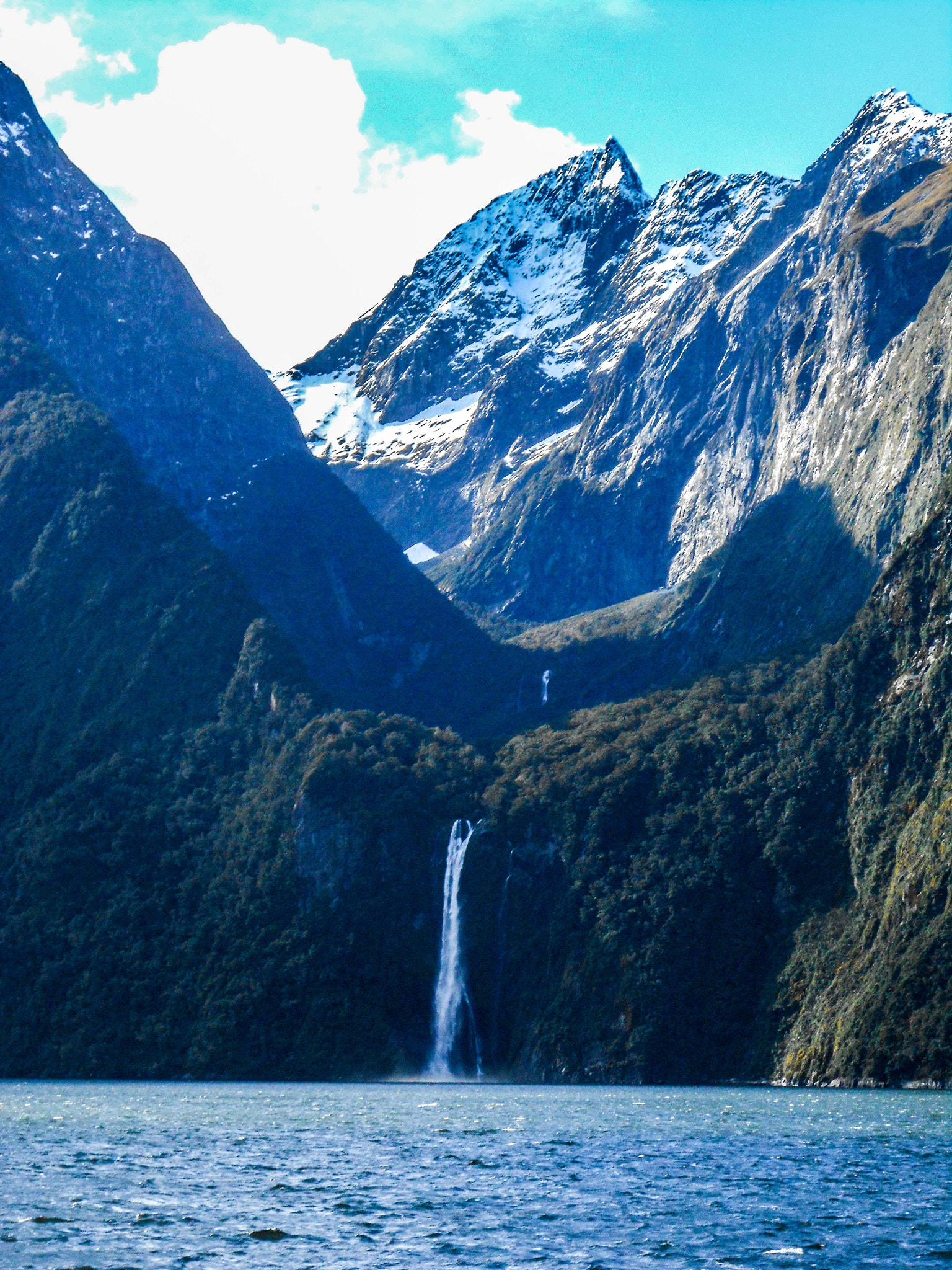 Nikon COOLPIX S4200 sample photo. Milford sound - new zealand photography