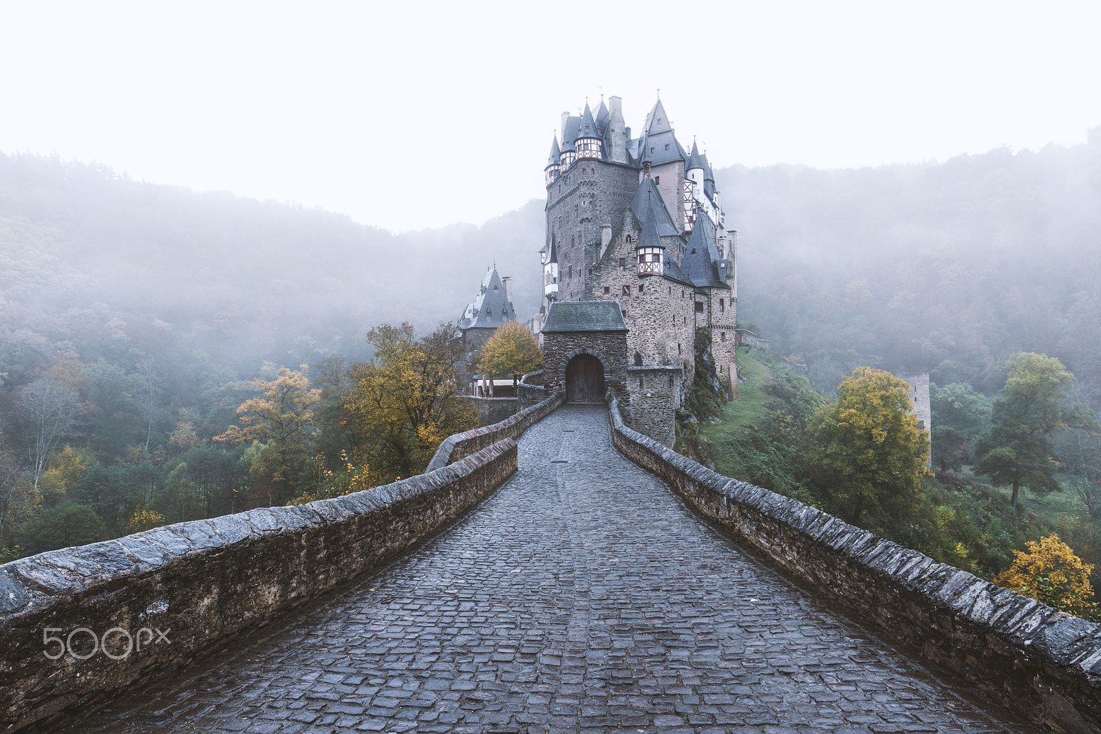 Canon EF 16-35mm F4L IS USM sample photo. Eltz castle photography