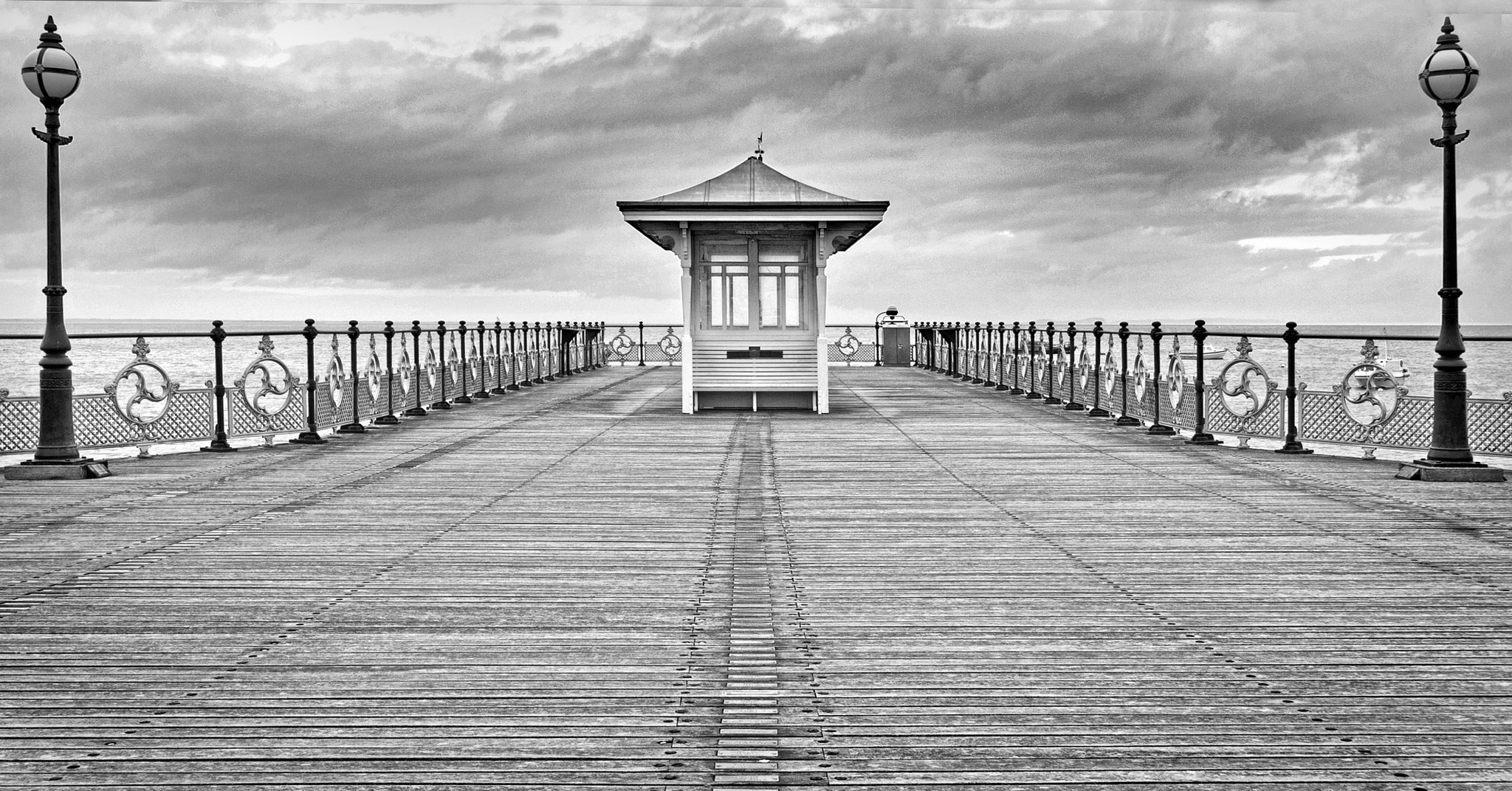 Sigma 10-20mm F3.5 EX DC HSM sample photo. Swanage pier photography