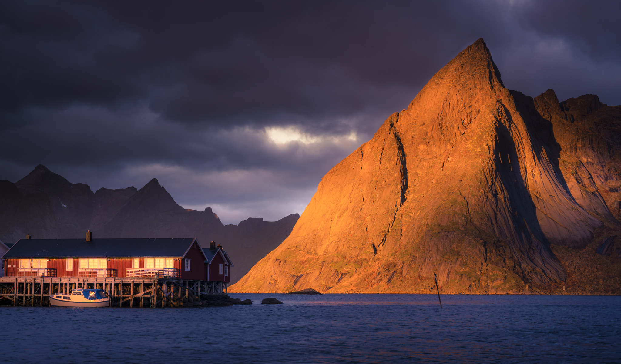 Sony a7R II + Sony FE 28-70mm F3.5-5.6 OSS sample photo. Hamnøy photography