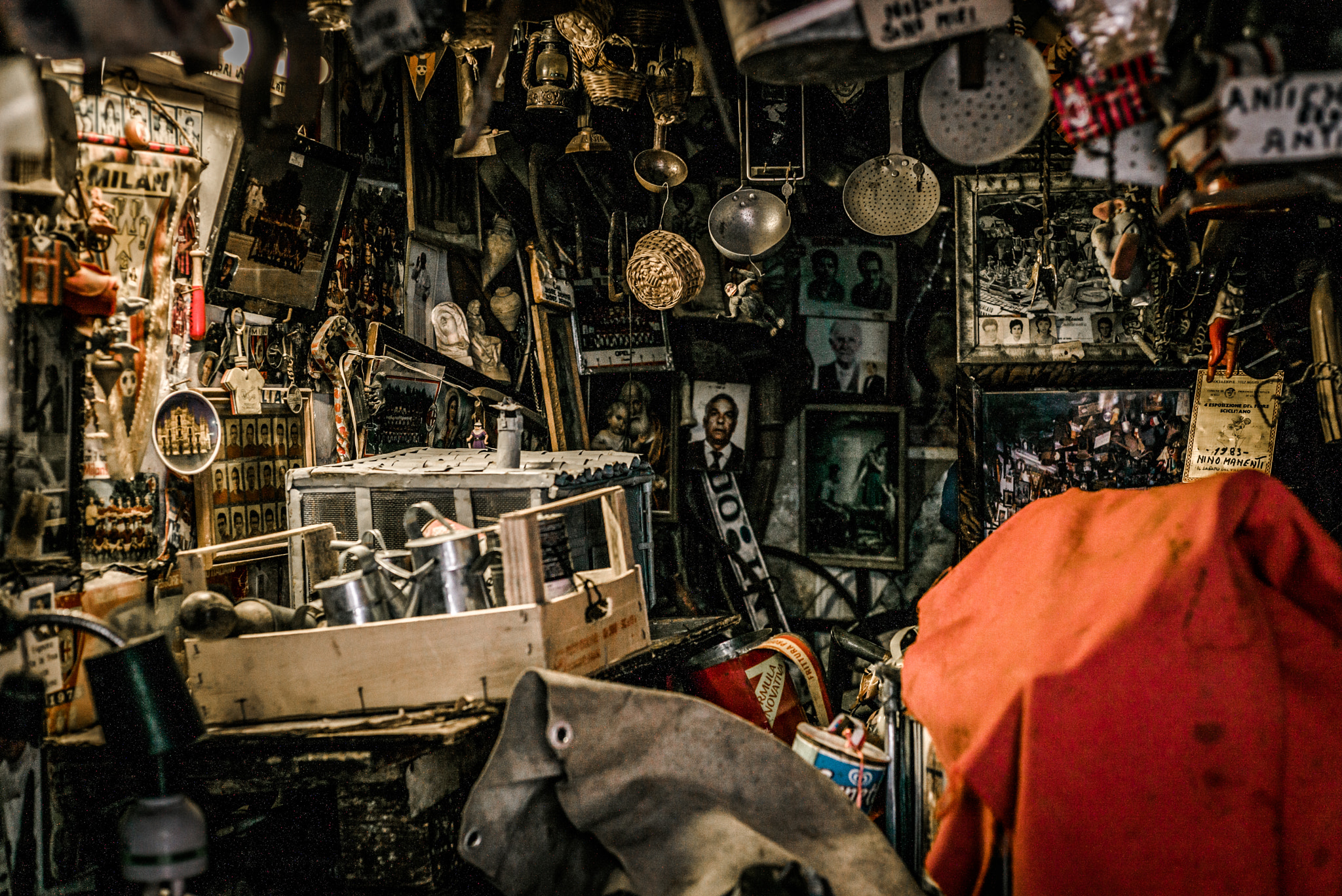 Tele-Elmarit 1:2.8/90 sample photo. Tinsmith in scicli photography