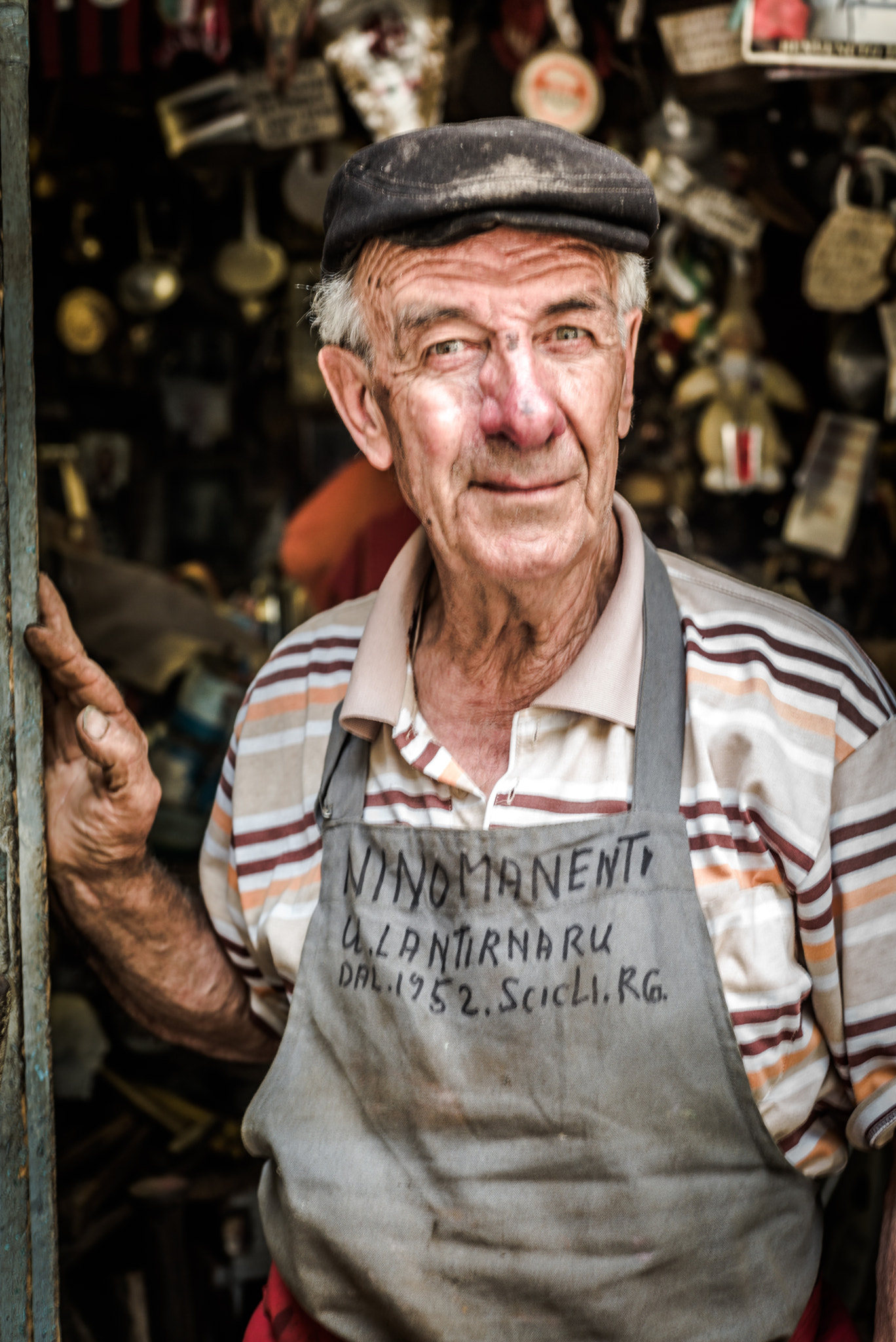 Tele-Elmarit 1:2.8/90 sample photo. Tinsmith in scicli photography