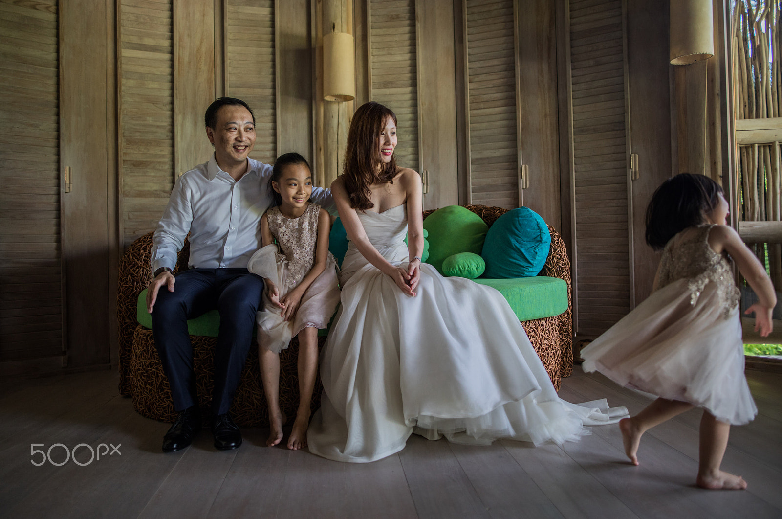 Sigma 24mm F1.4 DG HSM Art sample photo. Joe & sarah with kids. photography