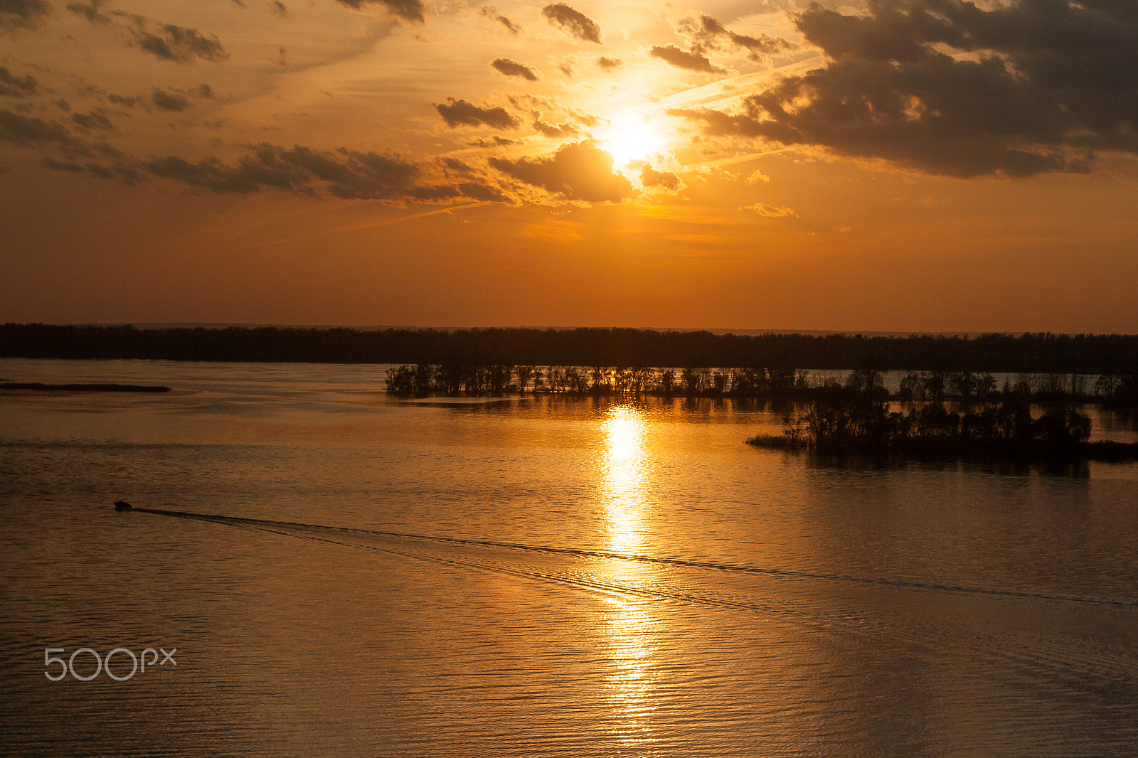 Canon EF 35-80mm f/4-5.6 sample photo. Trace photography