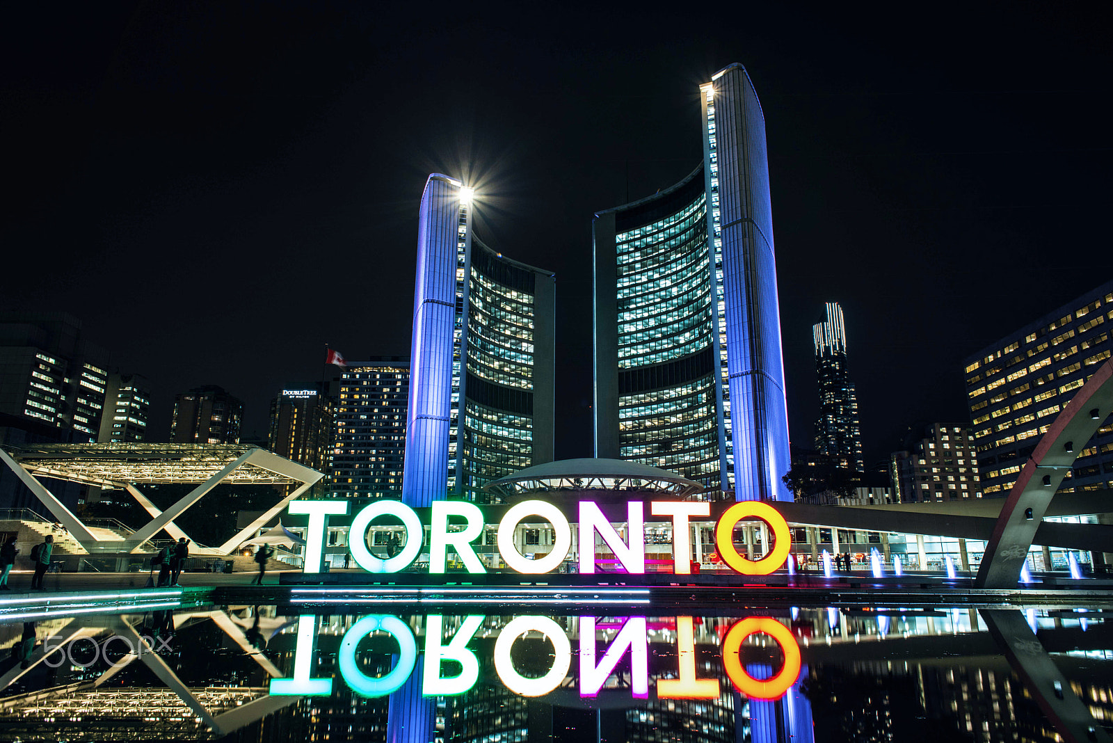 Nikon D800 + Nikon AF Nikkor 24mm F2.8D sample photo. Toronto live photography