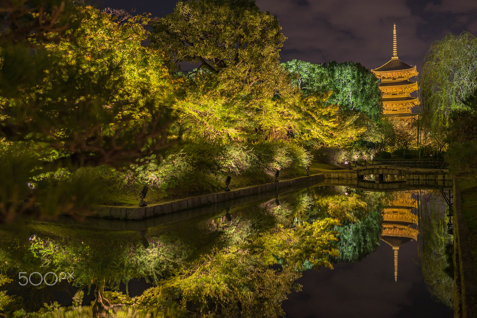E 35mm F1.4 sample photo. Kyoto toji（京都 東寺） photography