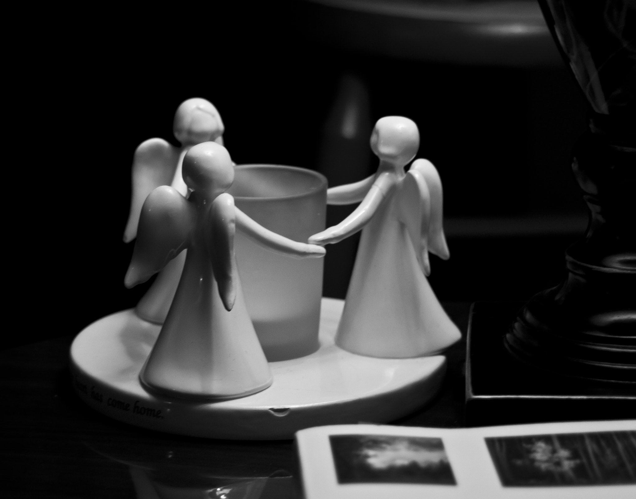 Nikon D3100 + AF Zoom-Nikkor 28-80mm f/3.5-5.6D sample photo. Three angels on the end table photography