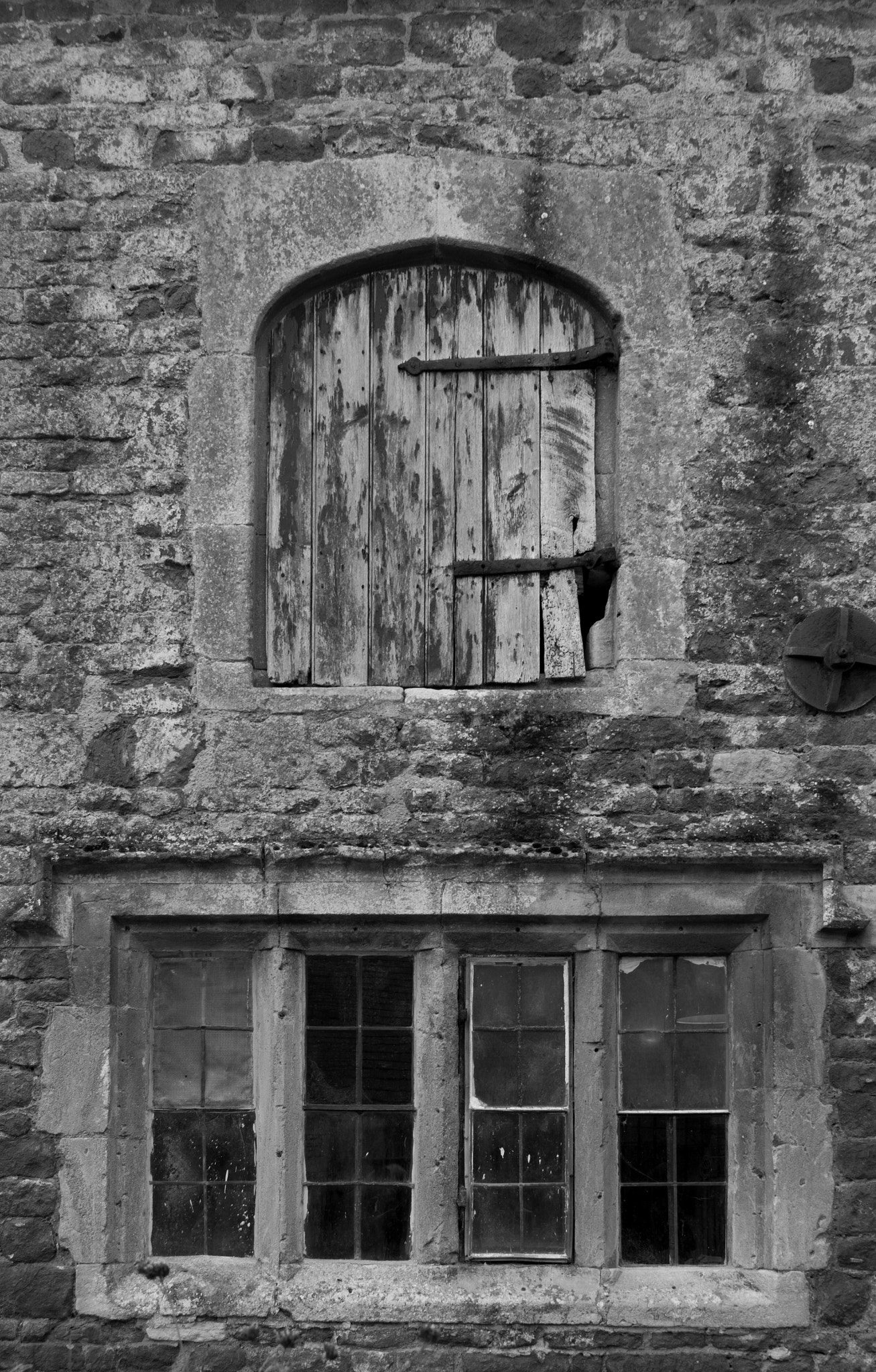 Sigma 17-50mm F2.8 EX DC HSM sample photo. Stable window photography
