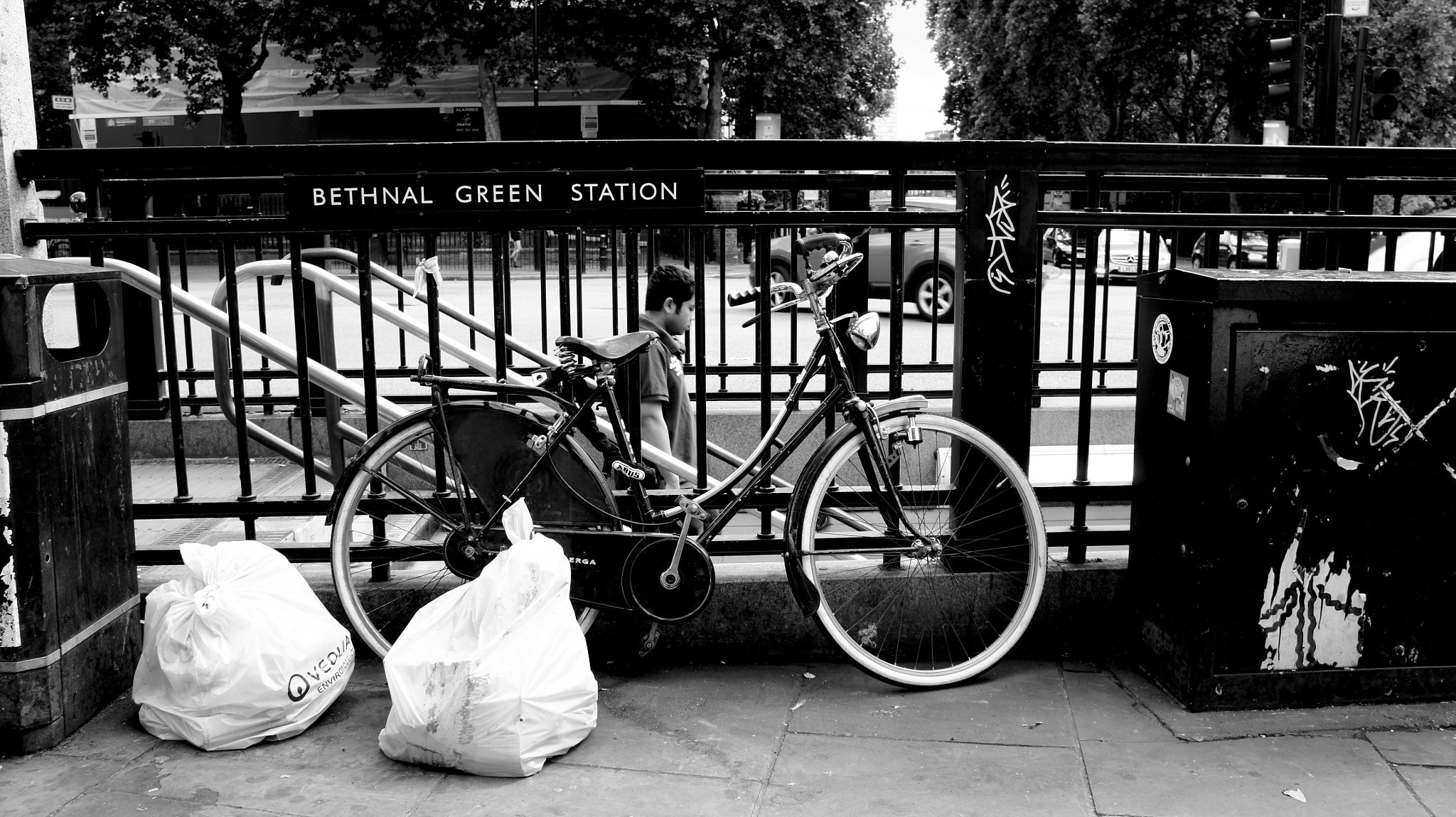 Sony Alpha NEX-5 sample photo. Bethnal green station... photography