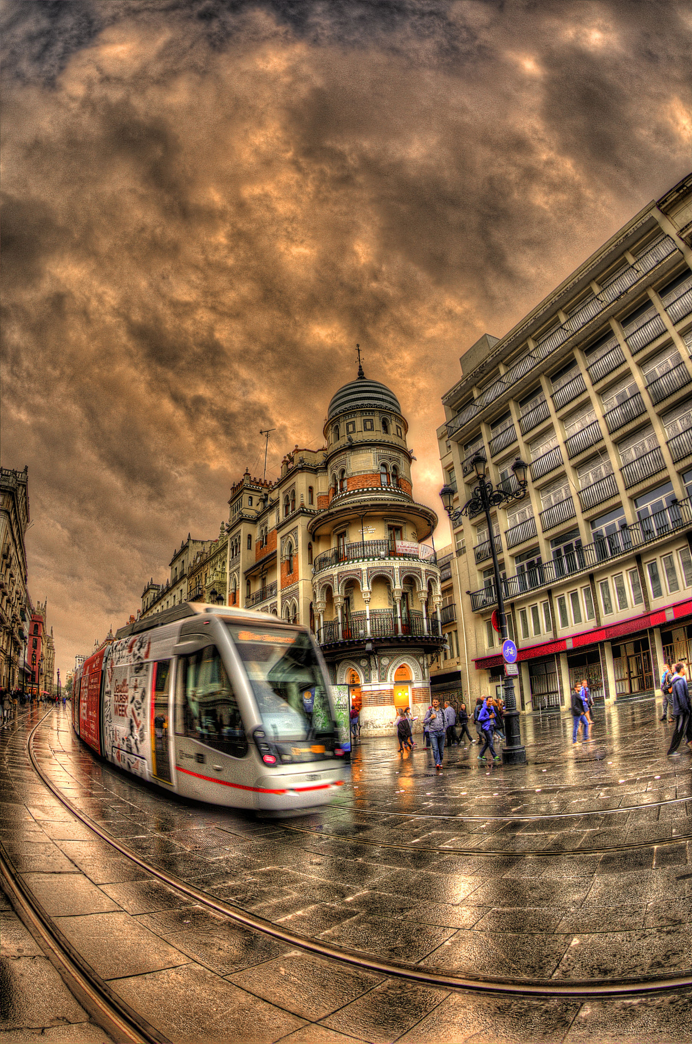 Canon EF 8-15mm F4L Fisheye USM sample photo. Metrocentro de sevilla en avda de la constitución. photography