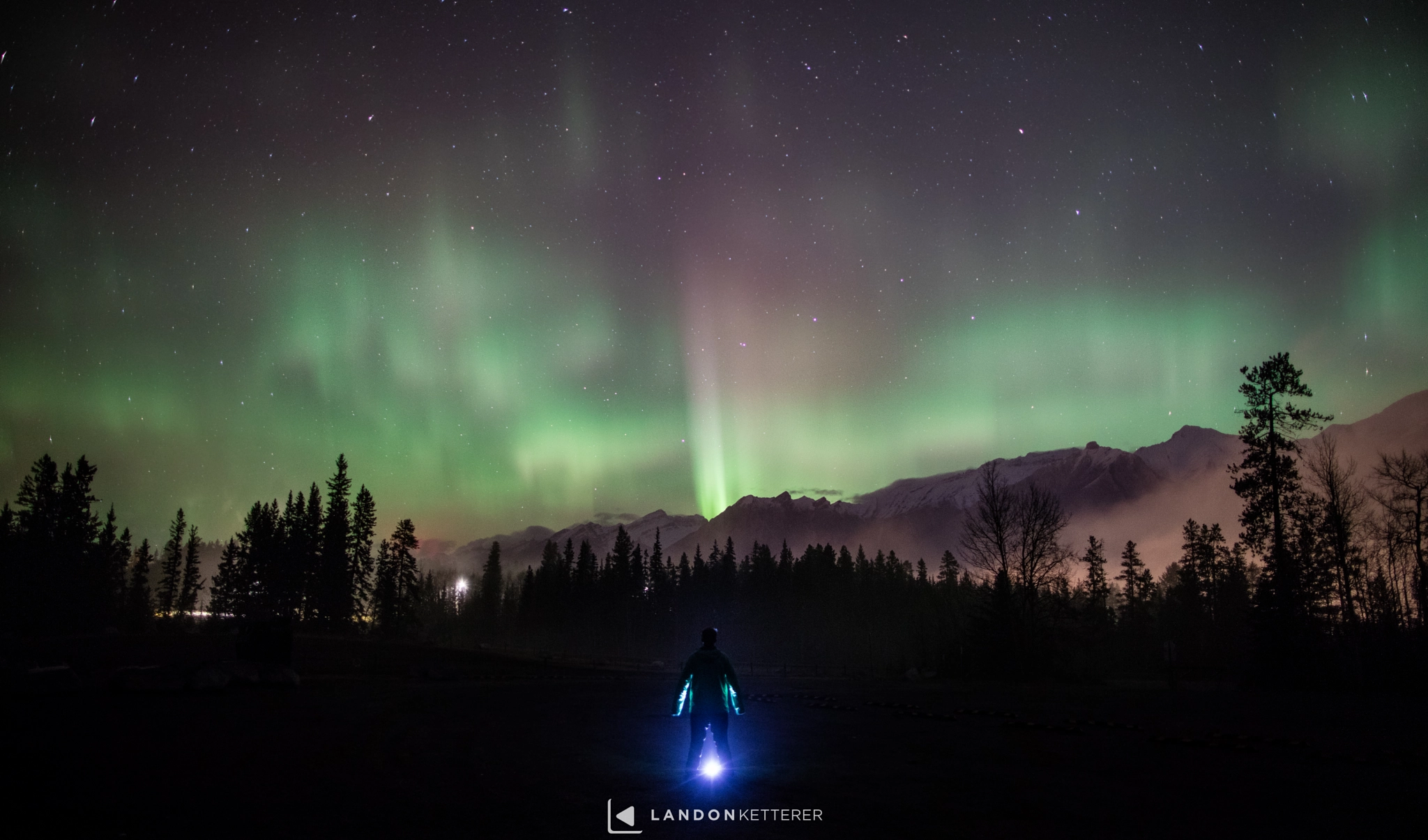 Canon EOS 5DS + Canon EF 24mm F1.4L II USM sample photo. Aurora explosion with a guest photography