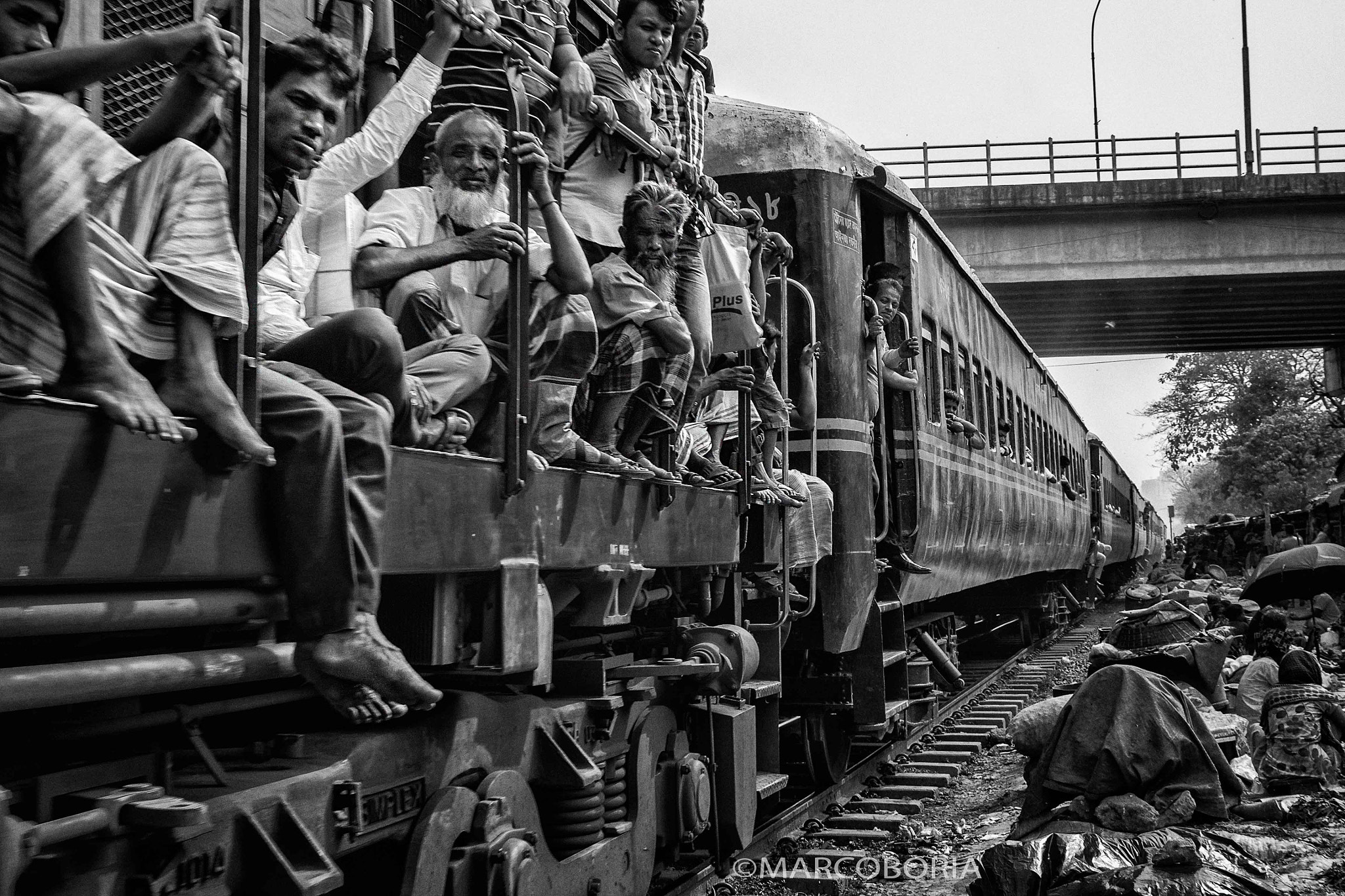 Panasonic Lumix G X Vario 12-35mm F2.8 ASPH Power OIS sample photo. Life on the train line #12 photography
