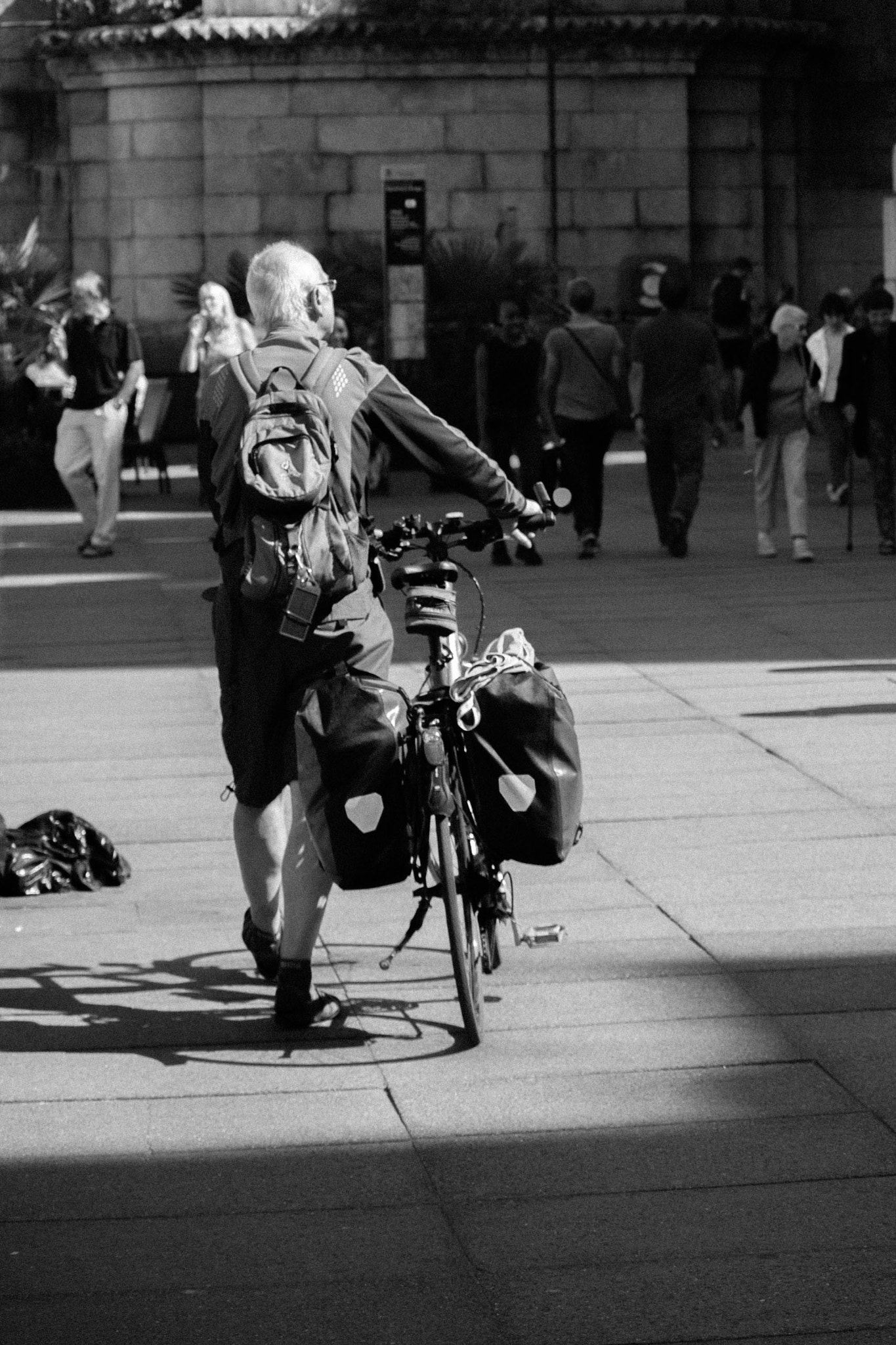 Canon EF-S 55-250mm F4-5.6 IS STM sample photo. Bag man photography