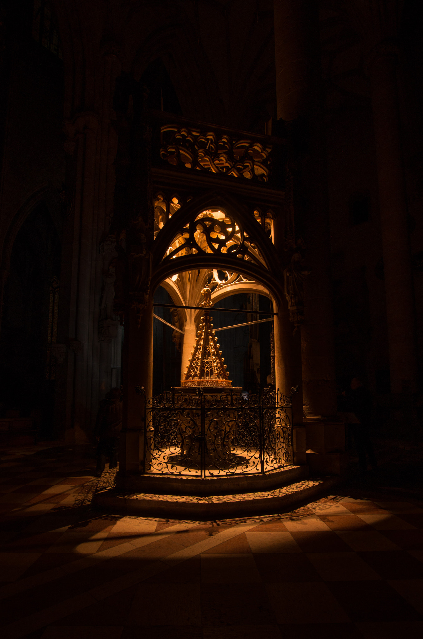 Sigma 10-20mm F3.5 EX DC HSM sample photo. Baptismal font in ulm minster photography