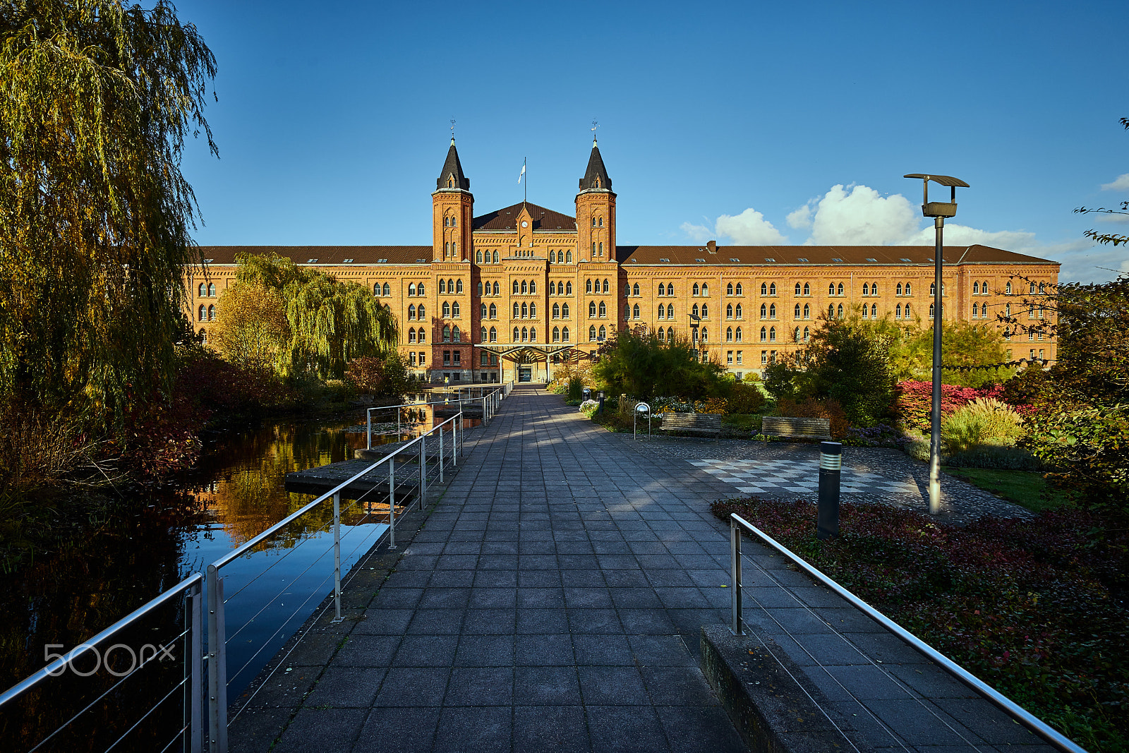 Voigtlander SUPER WIDE-HELIAR 15mm F4.5 III sample photo. New town hall celle photography