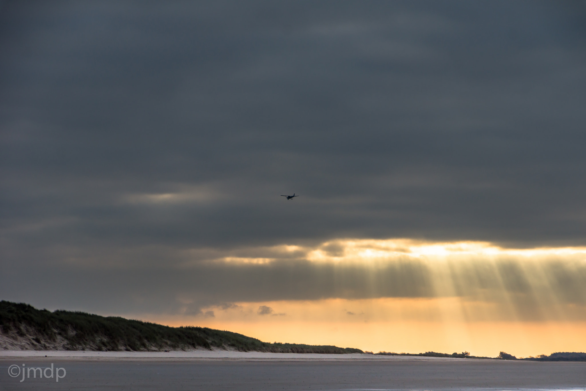 Tamron 16-300mm F3.5-6.3 Di II VC PZD Macro sample photo. Seul dans les airs photography