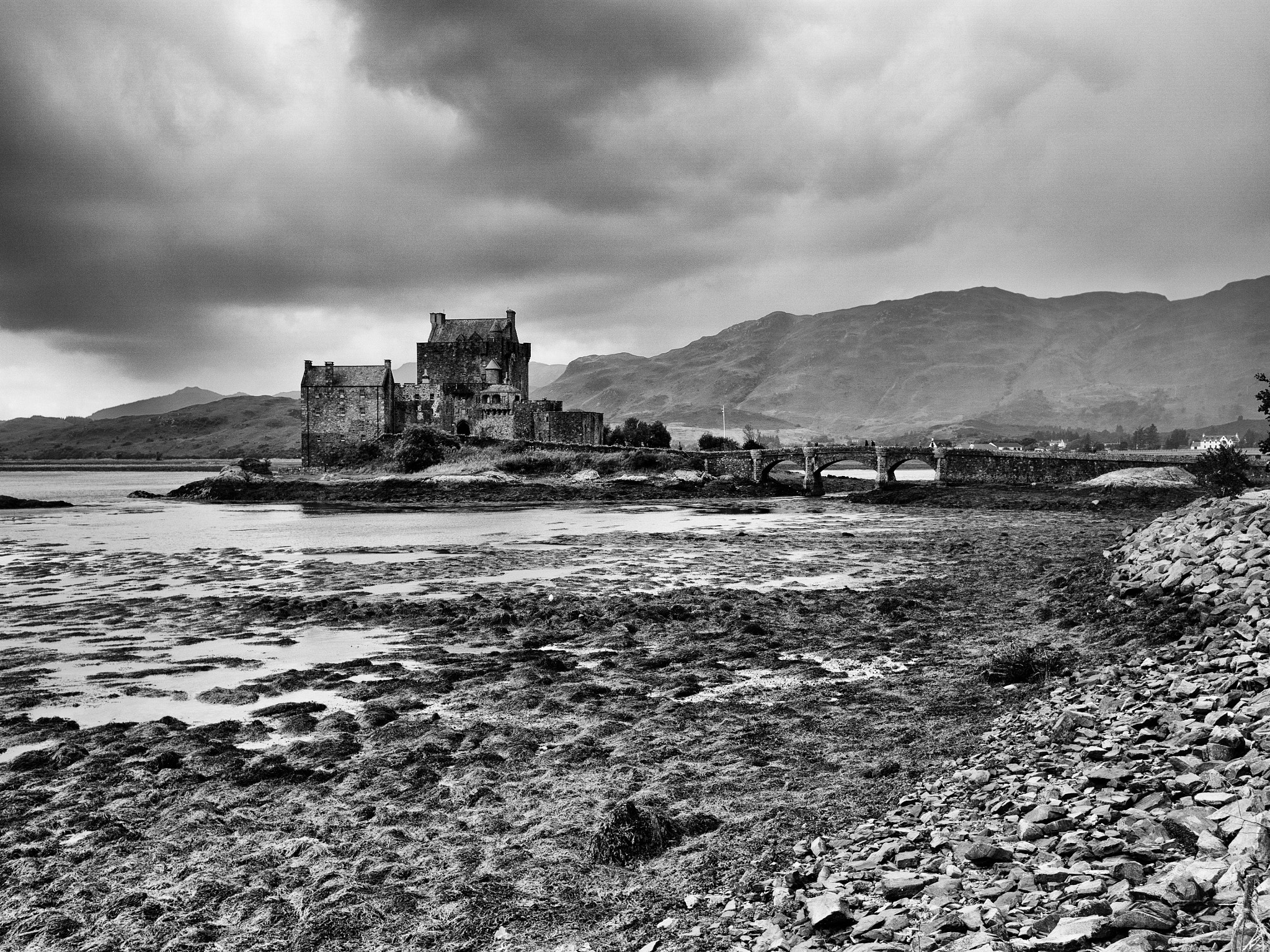 Olympus OM-D E-M10 + OLYMPUS M.9-18mm F4.0-5.6 sample photo. Eilean donan castle photography