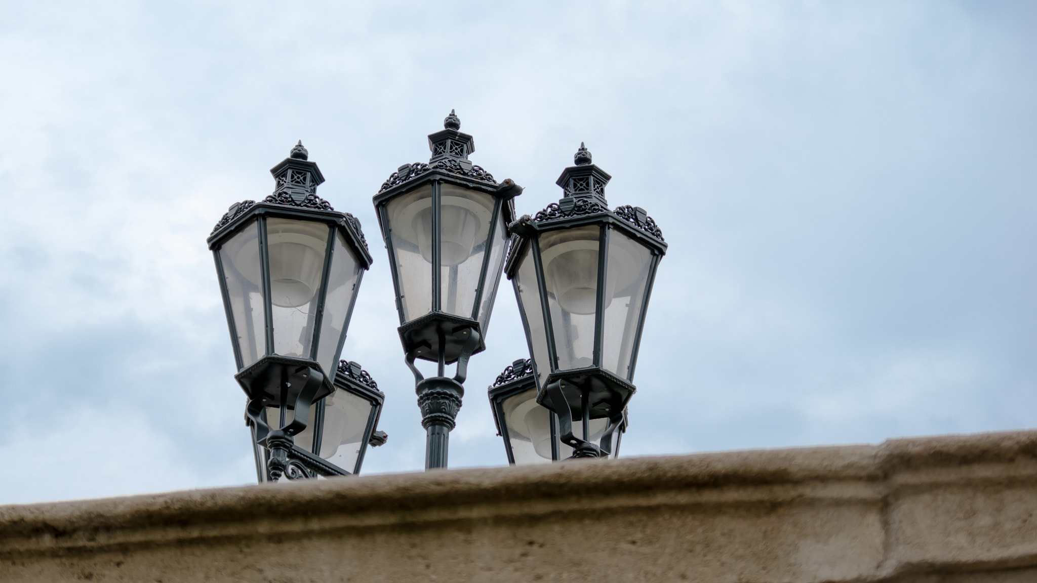 Pentax smc DA 50-200mm F4-5.6 ED WR sample photo. Lanterns behind the wall photography