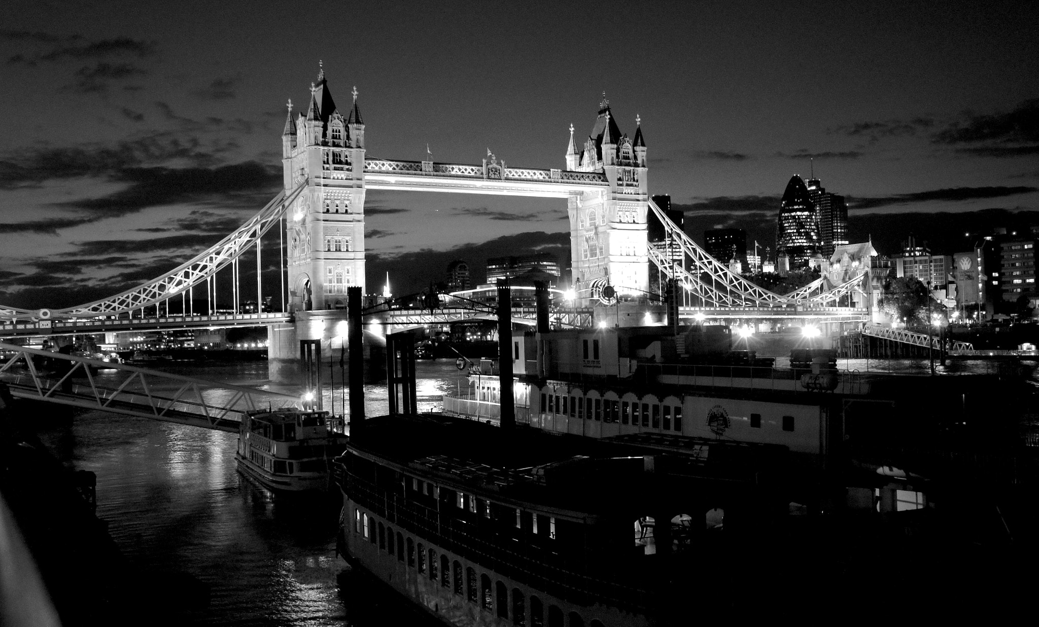 Tamron 18-200mm F3.5-6.3 Di III VC sample photo. London at night... photography