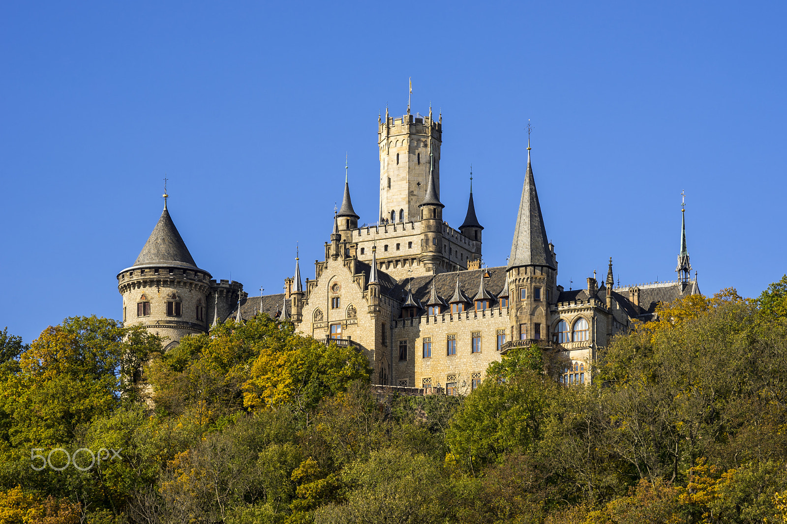 Tamron SP 70-300mm F4-5.6 Di USD sample photo. Marienburg castle in autumn photography