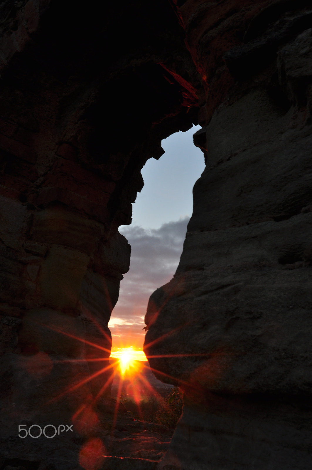 Nikon D90 + Nikon AF-S Nikkor 20mm F1.8G ED sample photo. "sun in the hole..." photography