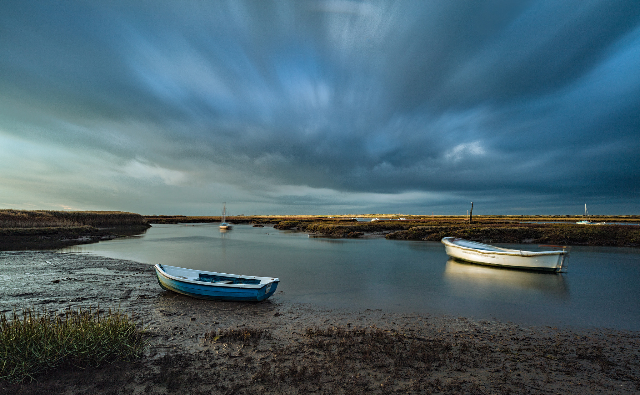 ZEISS Milvus 21mm F2.8 sample photo. Incoming tide.... photography