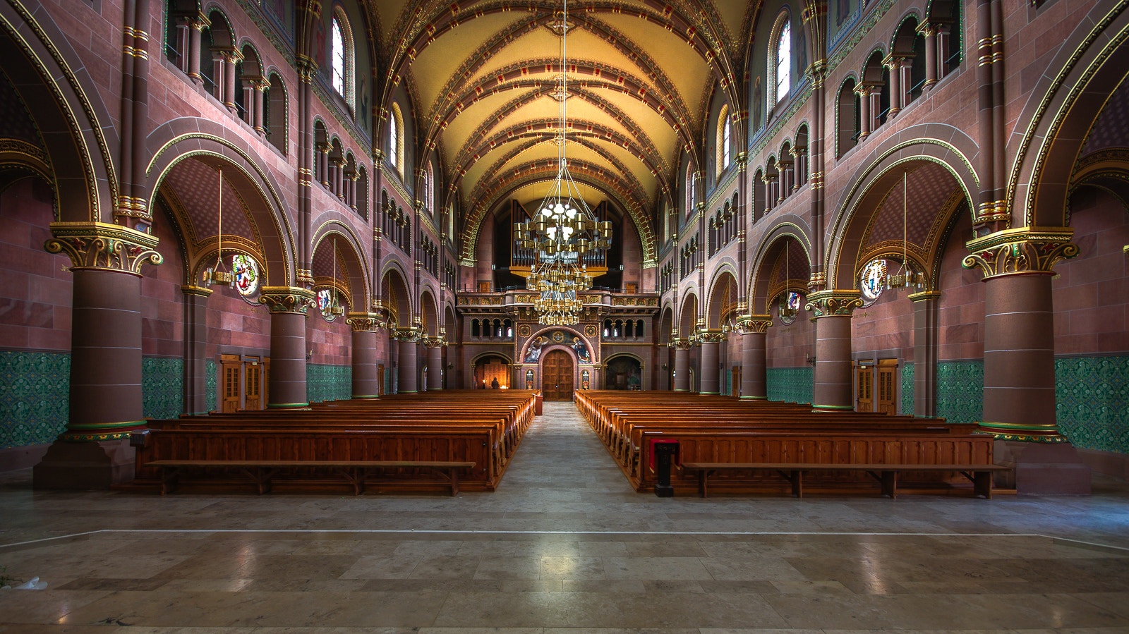 Pentax K20D + Sigma AF 10-20mm F4-5.6 EX DC sample photo. Priest's point of view photography