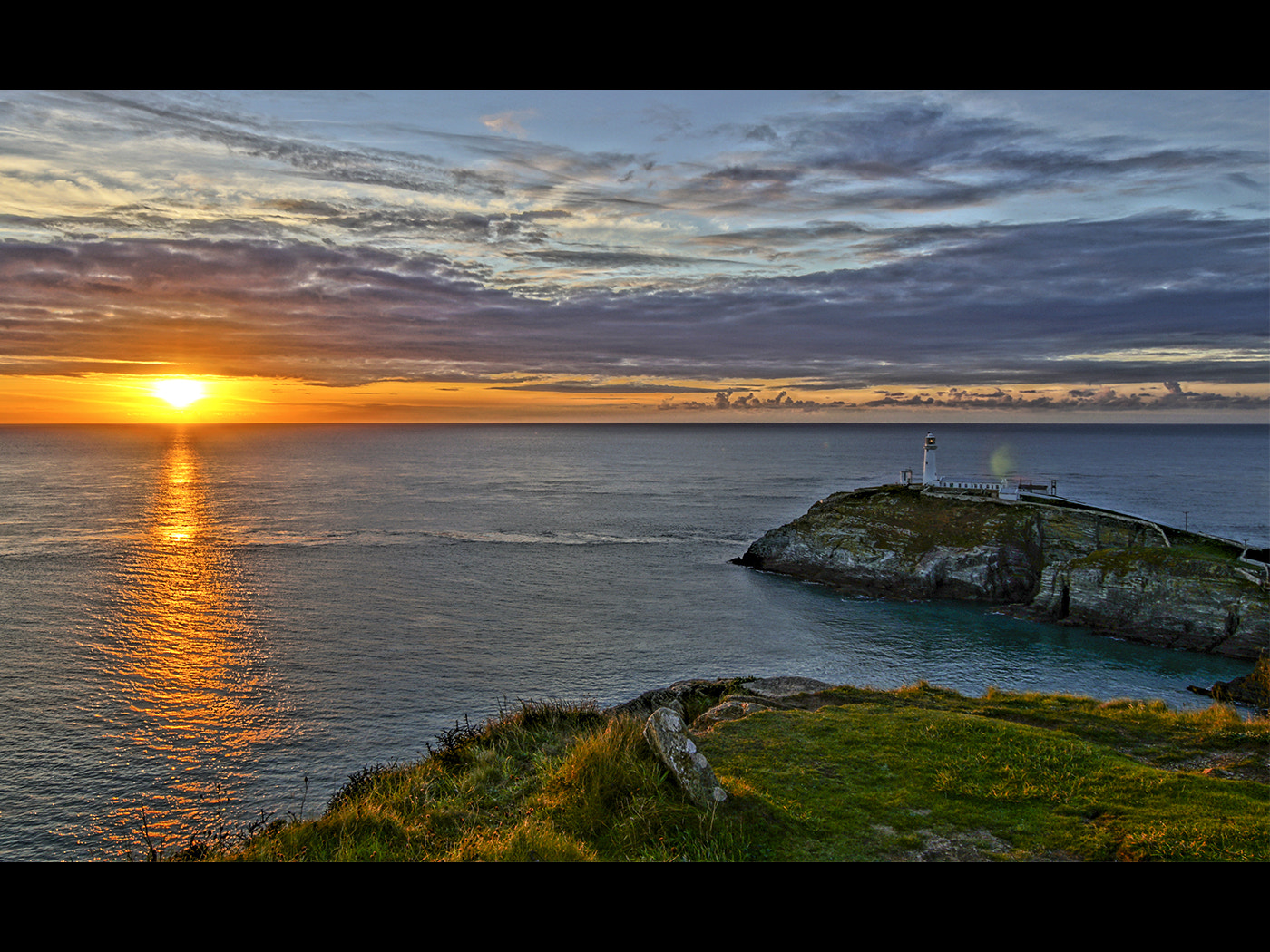 Sony ILCA-77M2 + 10-20mm F3.5 sample photo. Last rays at south stack photography