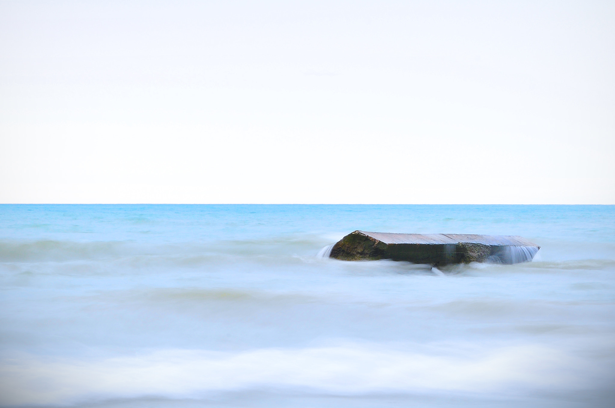Nikon AF-Nikkor 80-200mm F2.8D ED sample photo. In waves photography
