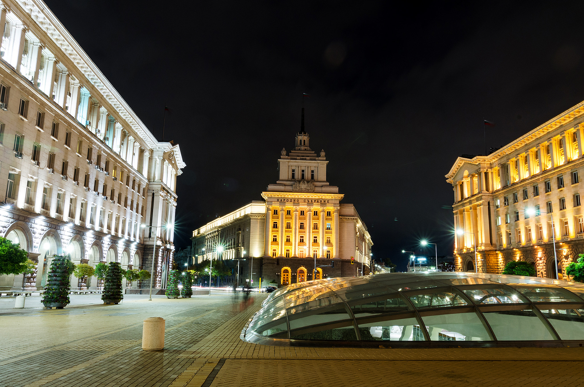 Tokina AT-X Pro 12-24mm F4 (IF) DX sample photo. Largo, sofia, bulgaria photography