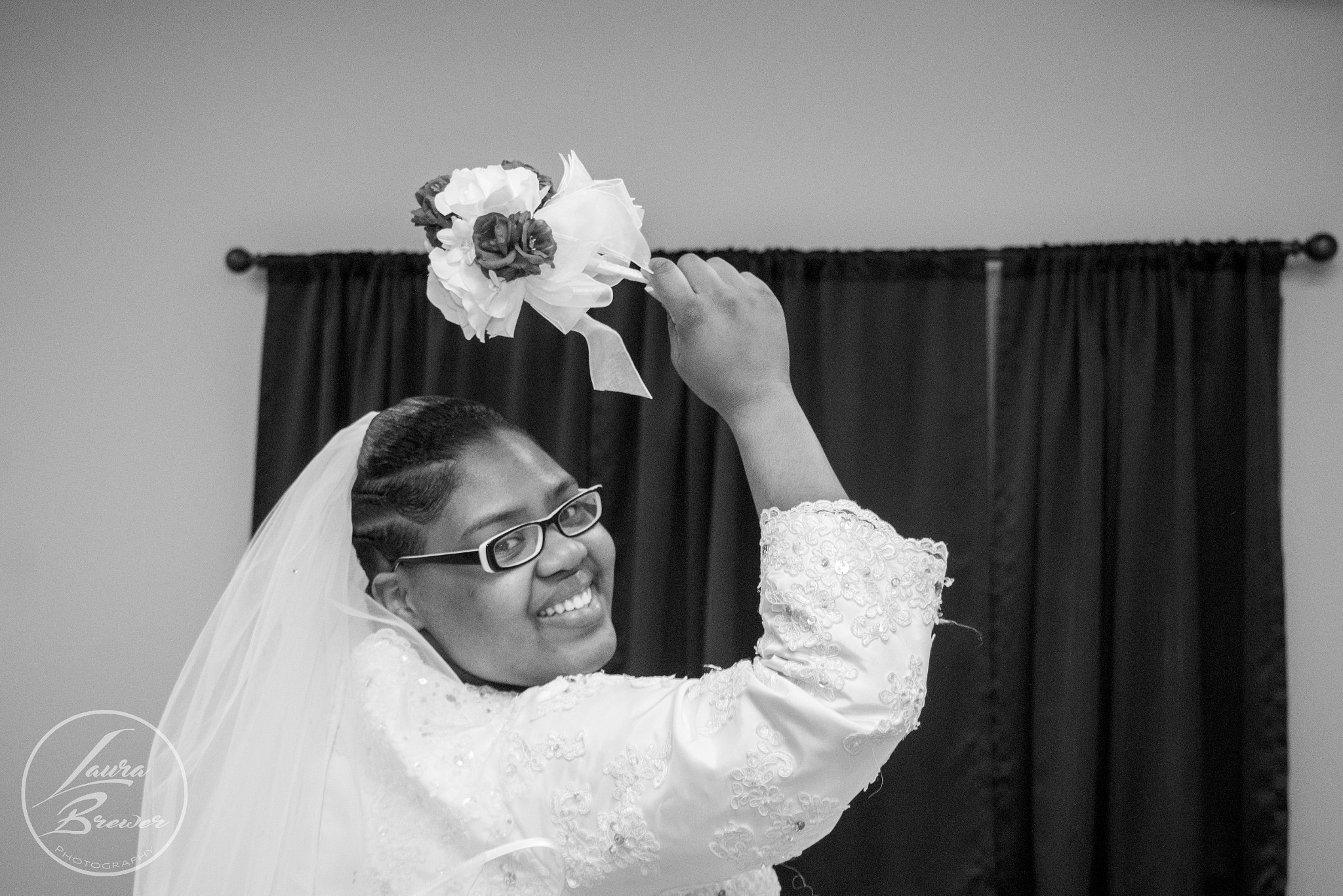 Canon EOS 1200D (EOS Rebel T5 / EOS Kiss X70 / EOS Hi) sample photo. Reception - "bouquet toss" photography