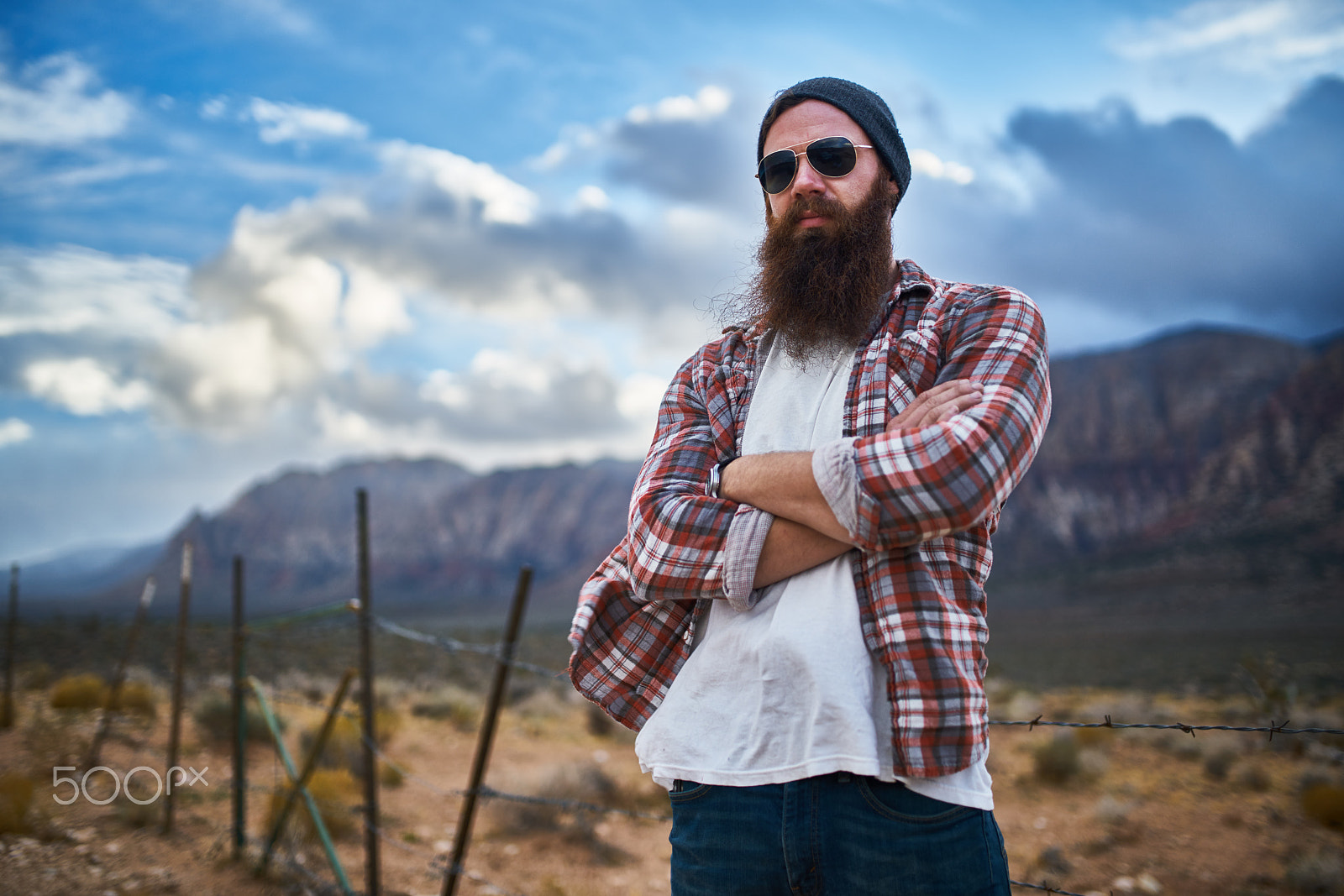 35mm F1.4 G SSM sample photo. Rugged bearded man in rural nevada posing photography