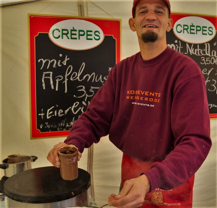 Olympus OM-D E-M5 + Panasonic Lumix G 20mm F1.7 ASPH sample photo. Crépes - produktion in wernigerode (harz) photography