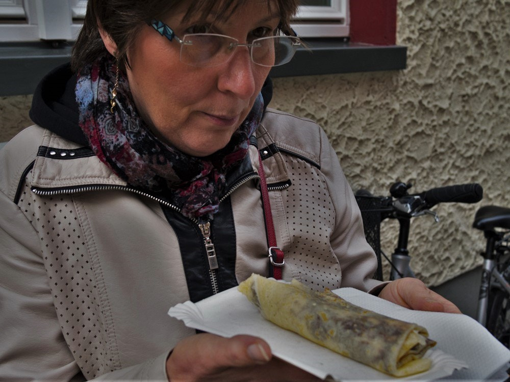 Olympus OM-D E-M5 + Panasonic Lumix G 20mm F1.7 ASPH sample photo. Crépes - produktion in wernigerode (harz) photography