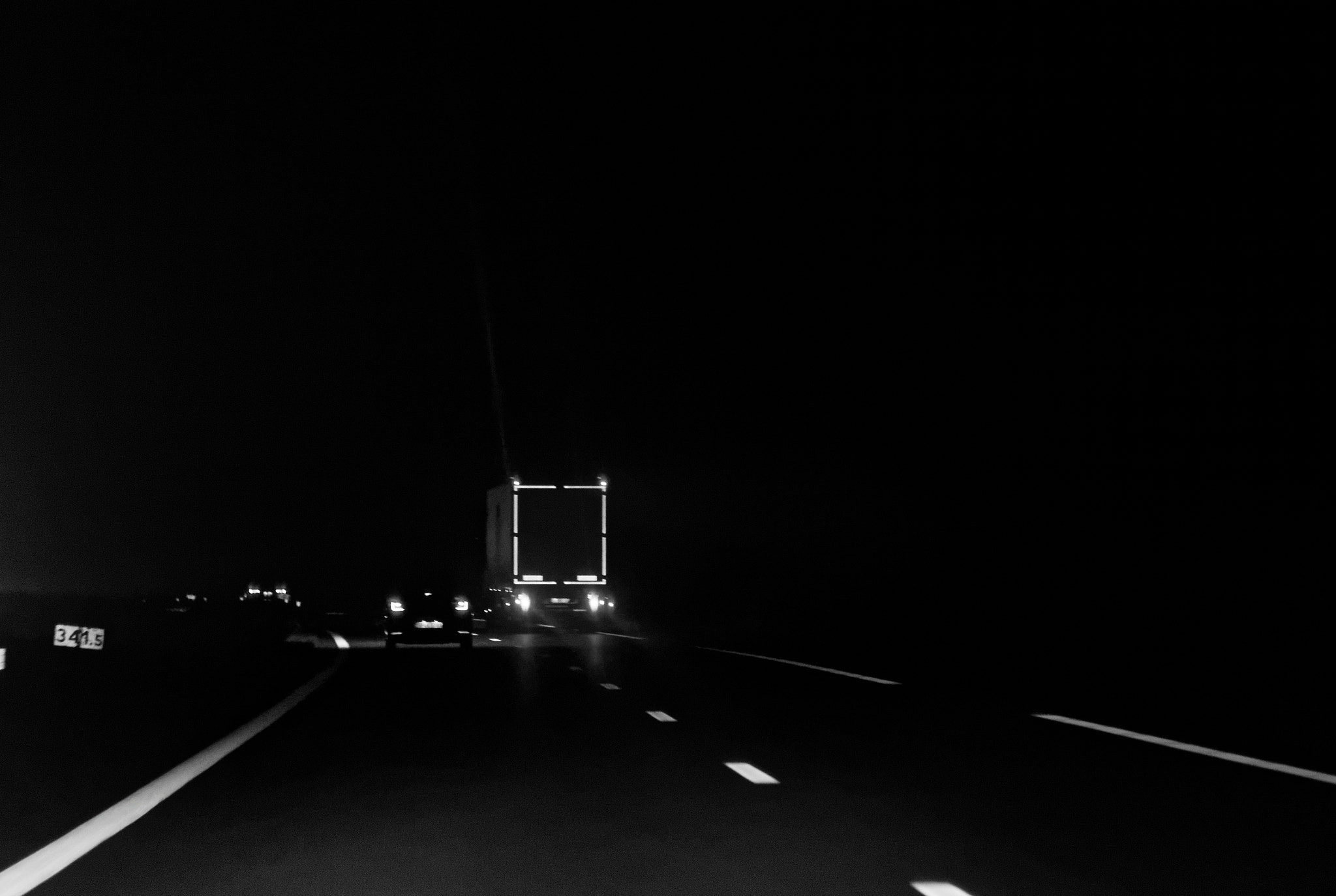Sigma 17-70mm F2.8-4 DC Macro OS HSM sample photo. Sur l'autoroute photography