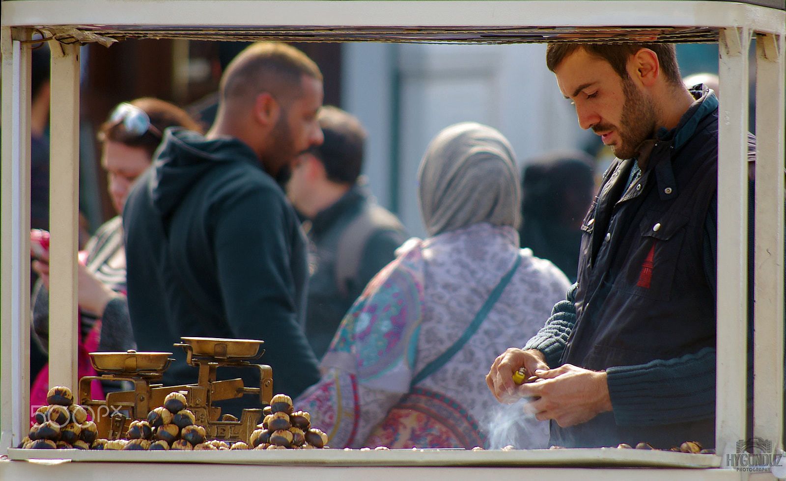 smc PENTAX-DA L 55-300mm F4-5.8 ED sample photo. Chestnut seller photography