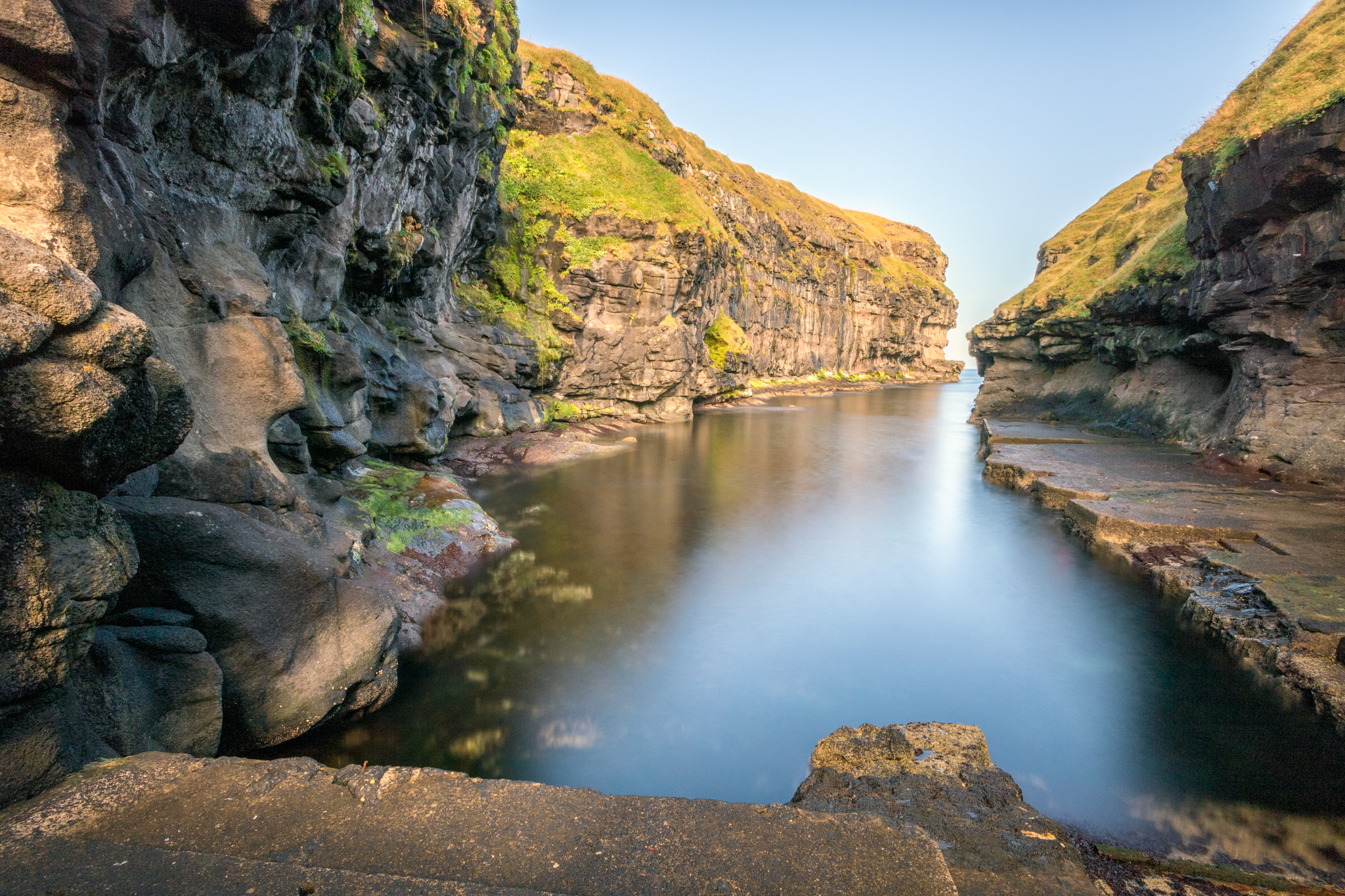 Canon EOS 750D (EOS Rebel T6i / EOS Kiss X8i) + Sigma 10-20mm F4-5.6 EX DC HSM sample photo. The iconic gorge of faroe islands photography