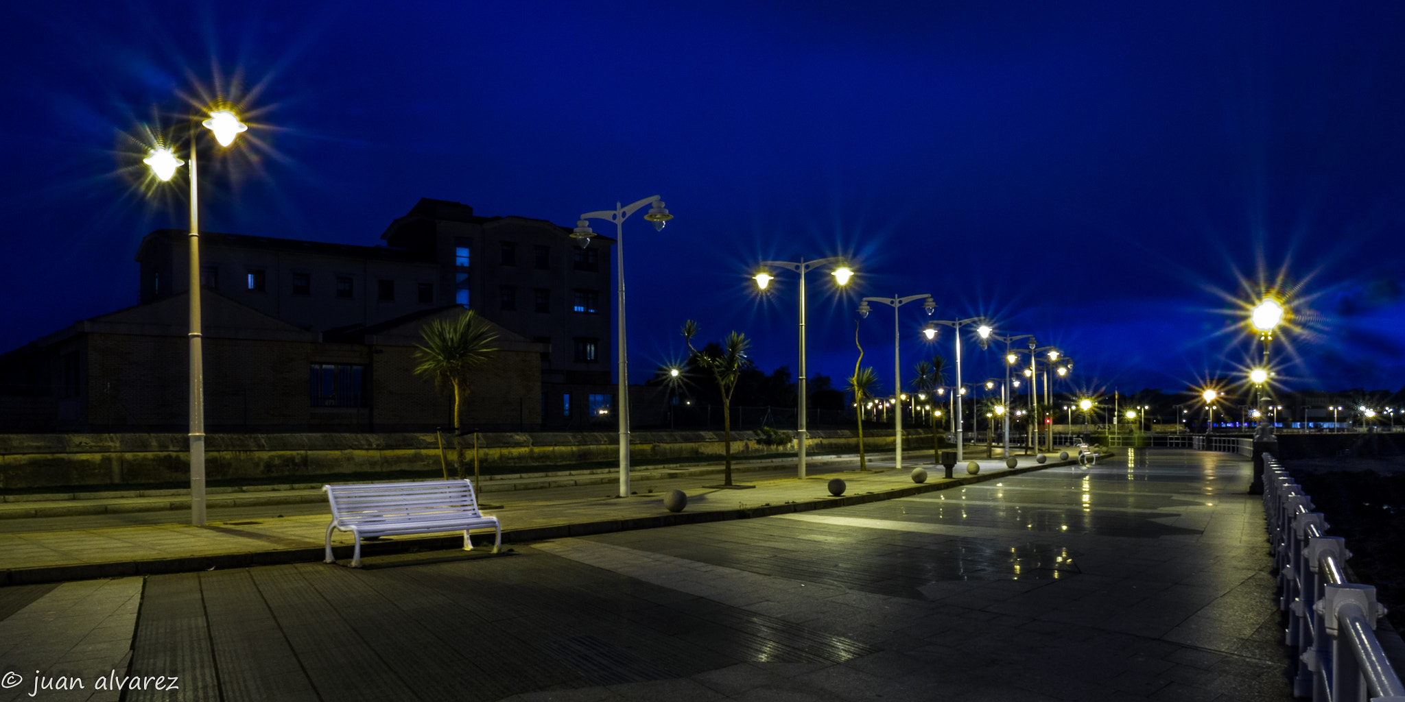 Olympus OM-D E-M10 II sample photo. Paseo del rinconin. gijon. asturias. photography